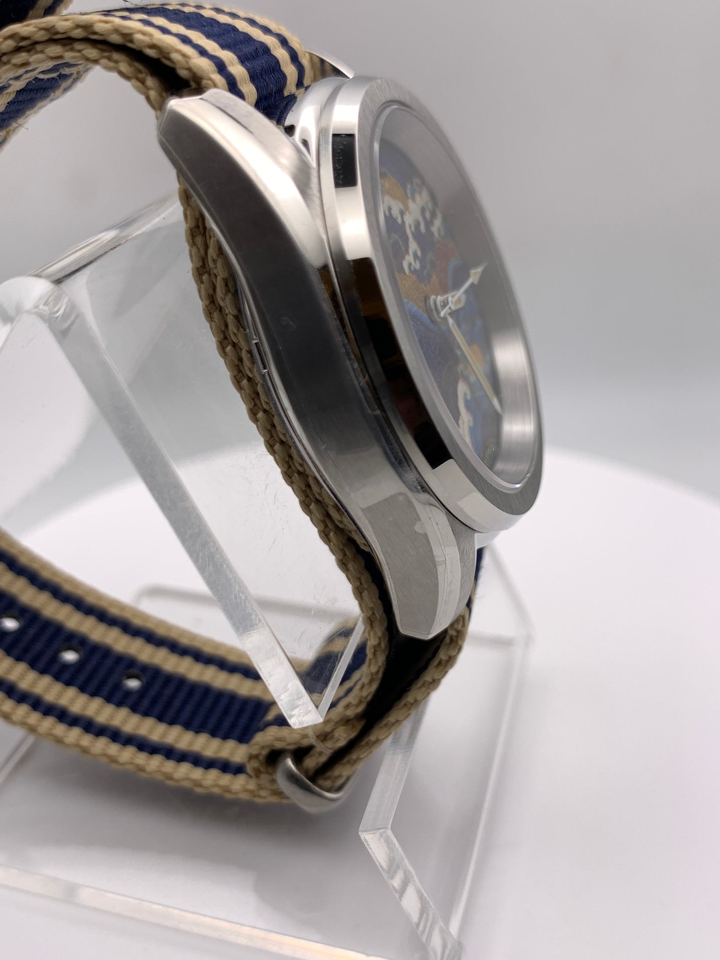 Chakushoku. 38mm Stainless steel. Sapphire crystal. Seiko NH38.