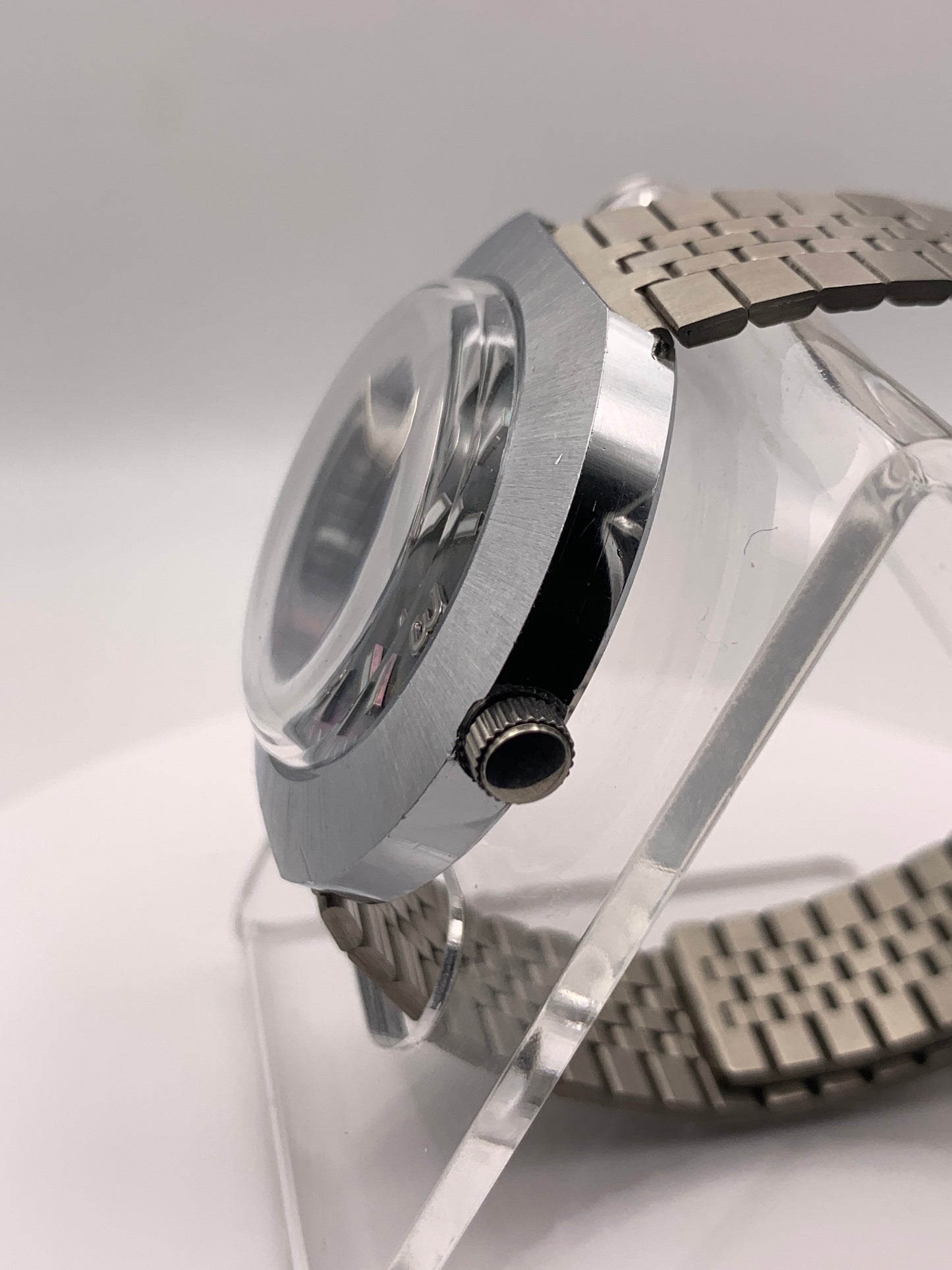 GORT. 41mm Vintage case and NOS vintage bracelet. 37mm lug to lug. MOP dial. Acrylic dome. Seiko VH31 mecha-quartz.