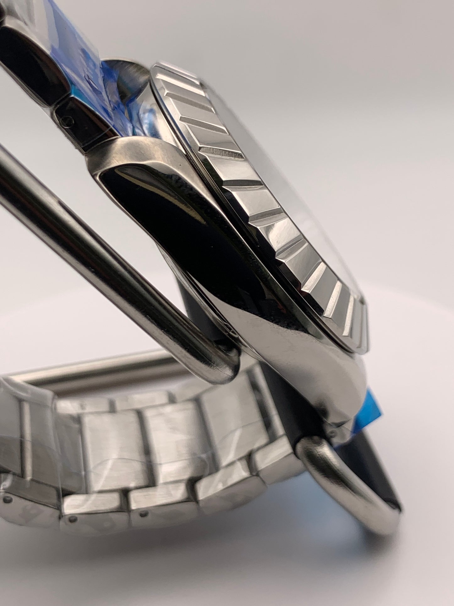 Mariana. 41mm Stainless Steel.  Sapphire crystal. Crystal titanium dial. Seiko NH35.