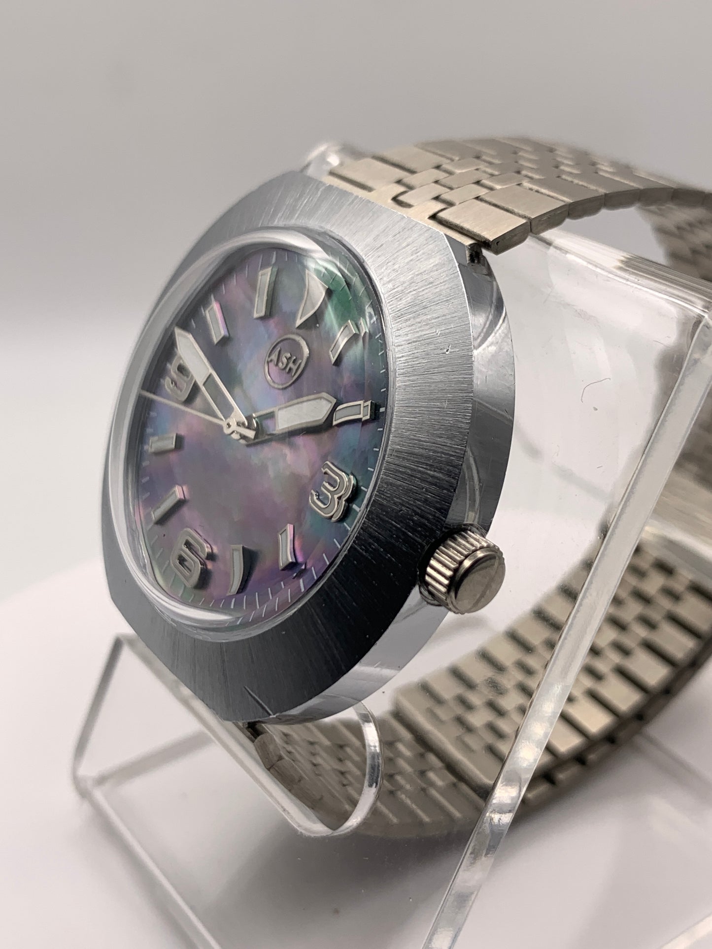 GORT. 41mm Vintage case and NOS vintage bracelet. 37mm lug to lug. MOP dial. Acrylic dome. Seiko VH31 mecha-quartz.