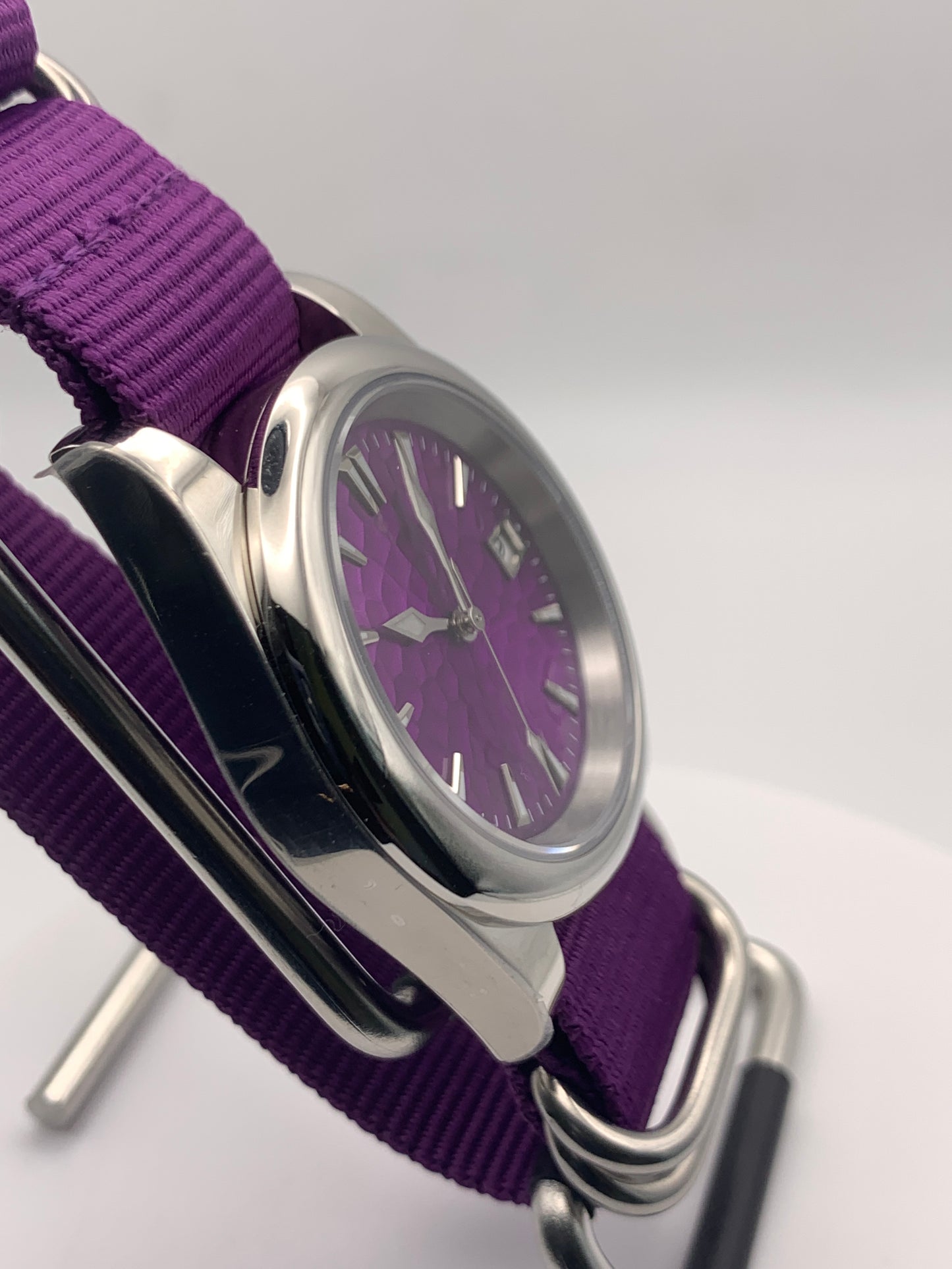 OGCola - Cherry. 39mm stainless steel. Sapphire crystal. Seiko NH35.