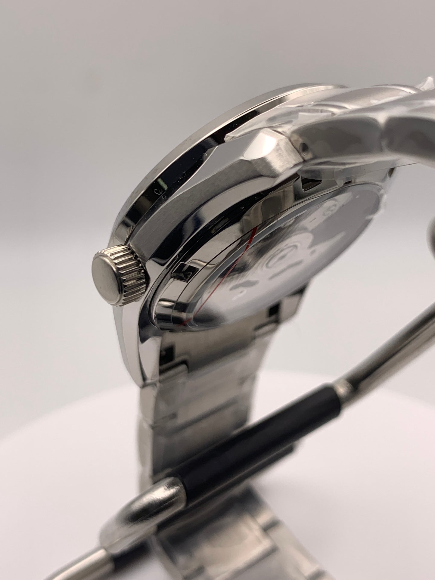 Violet II - 36mm Stainless steel case with matching bracelet. Unique dial. Sapphire crystal. Seiko NH35 automatic.