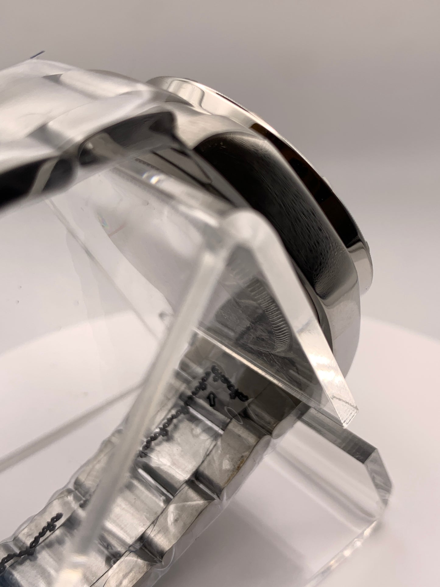 Sunbeam. 39mm stainless steel case and matching bracelet. Textured dial and unique handset. Sapphire crystal. NH38 automatic movement.