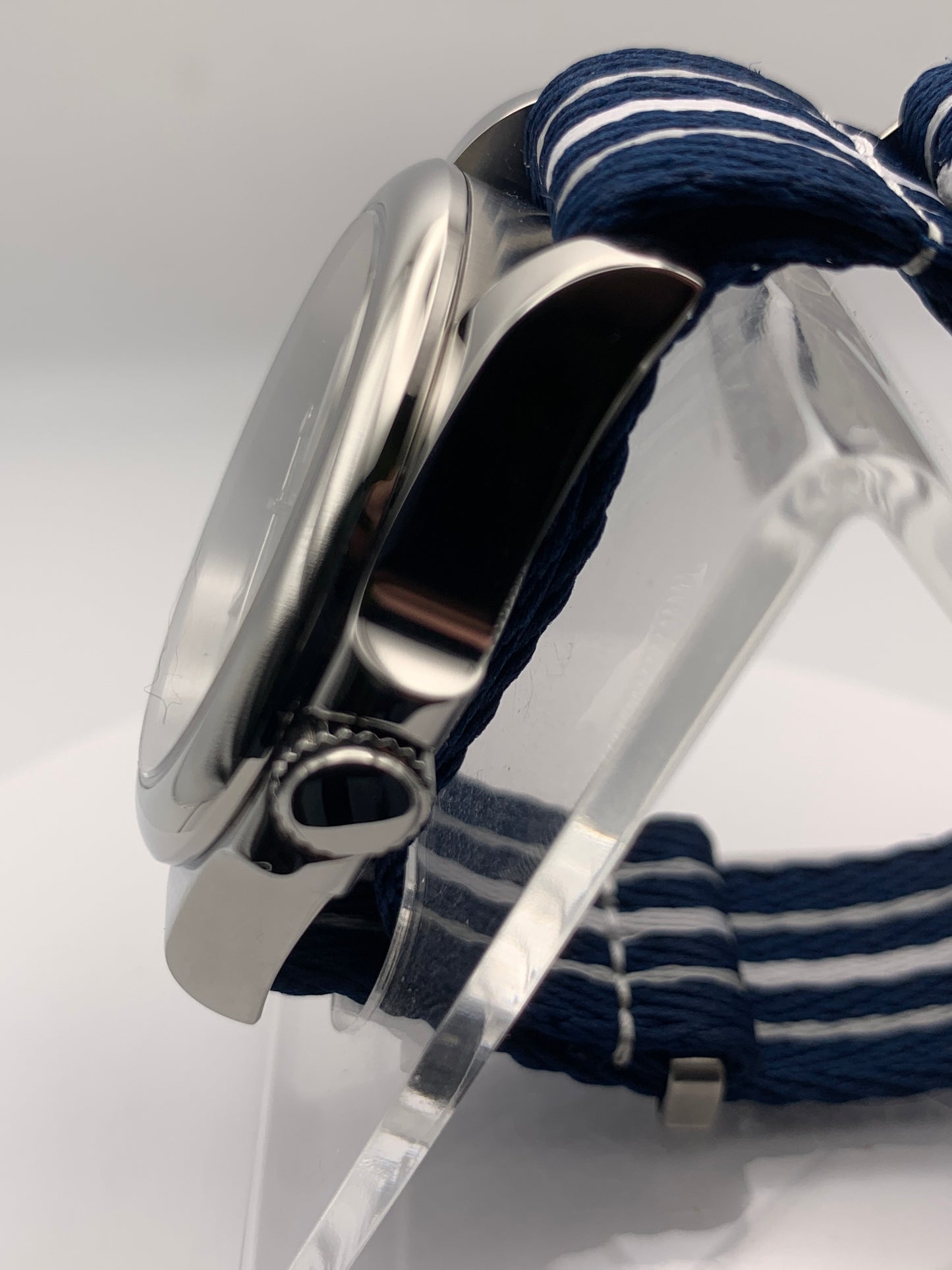 Monolith. 39mm Stainless steel. Sapphire crystal. Seiko NH38.