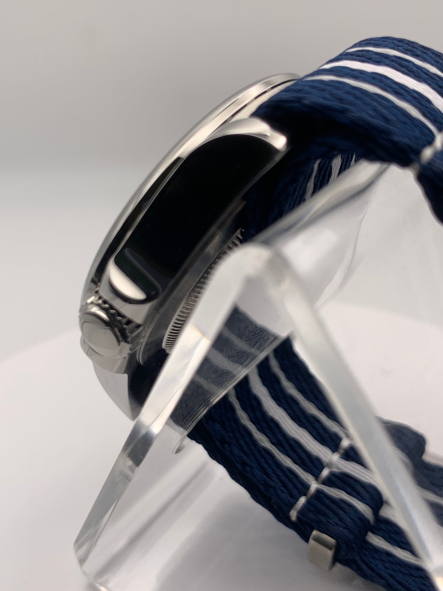 Monolith. 39mm Stainless steel. Sapphire crystal. Seiko NH38.