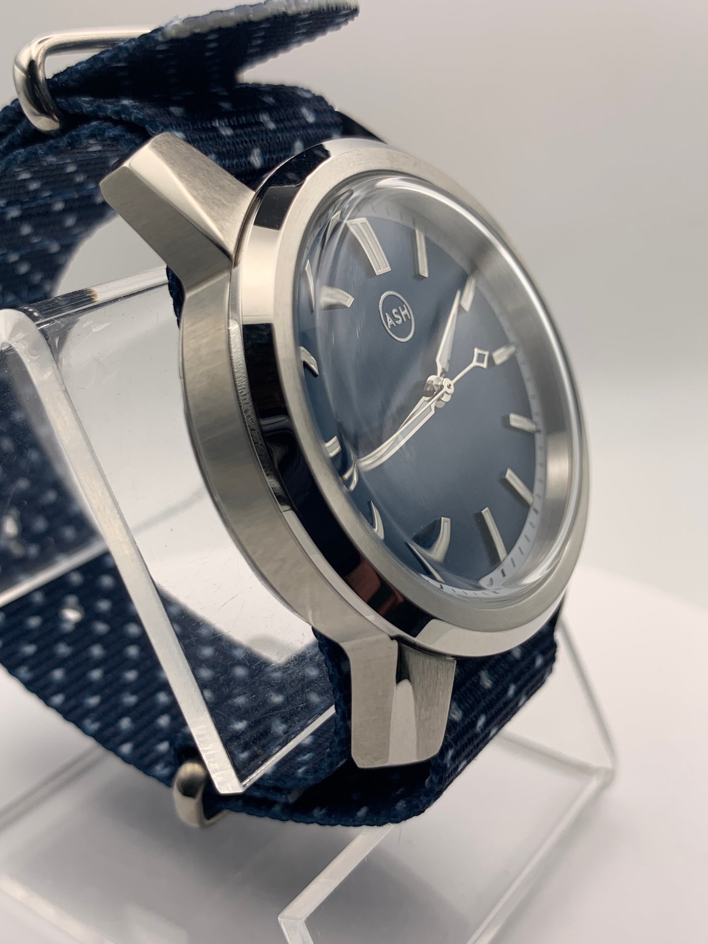 Dress Shirt. 41mm Stainless steel case. Domed K-1 glass crystal. Seiko NH38.