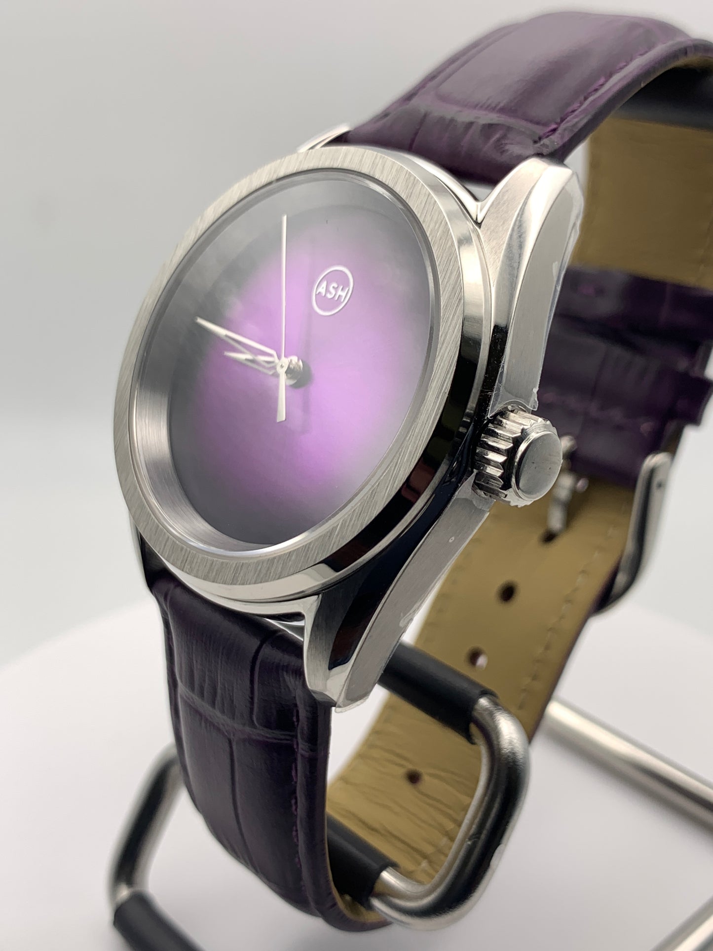 People Eater. 38mm Stainless steel. Sapphire crystal. Seiko NH38. Bracelet and leather strap included.