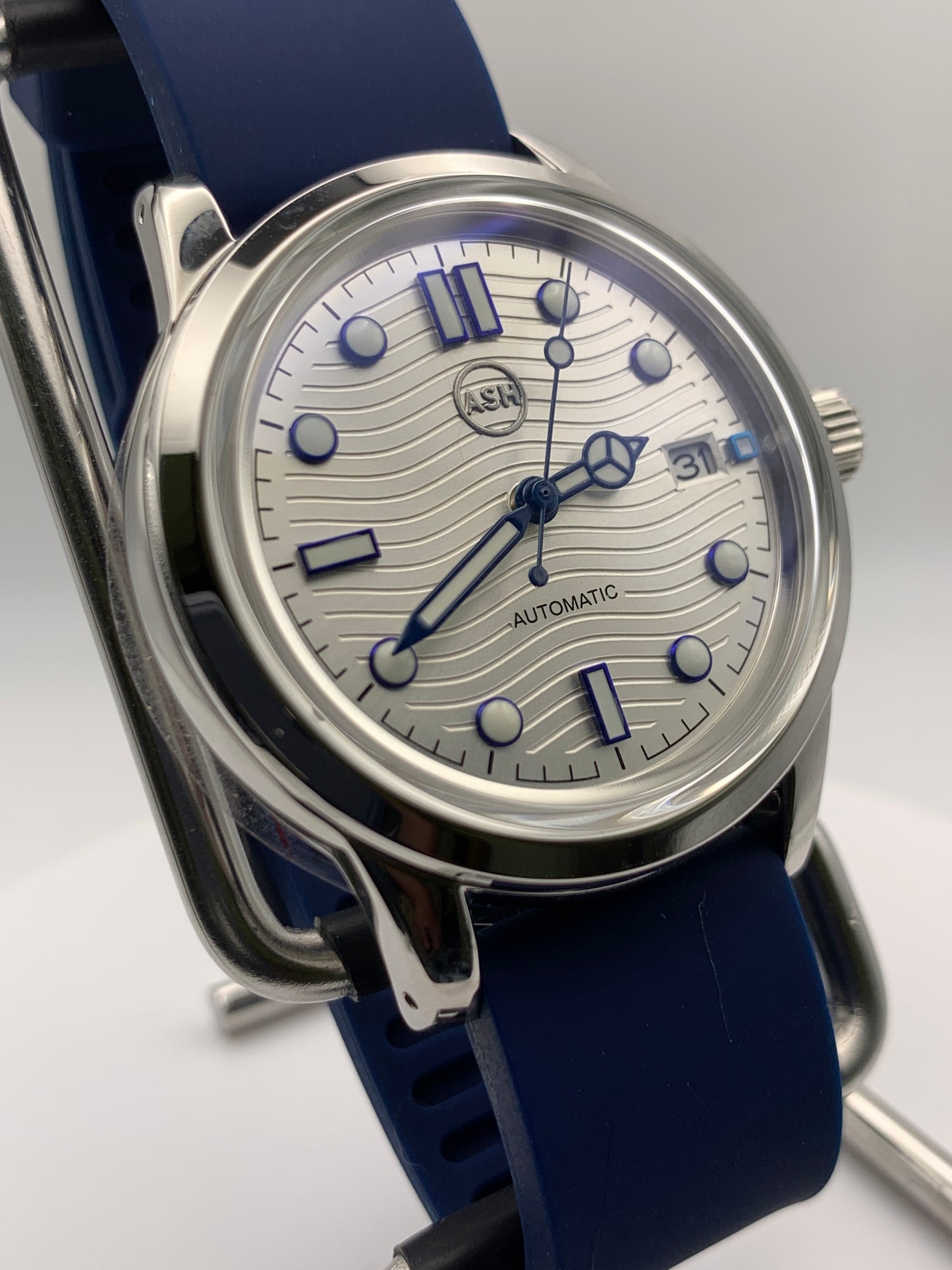 The Yankee 1.1 - Blue, silver and white livery. 39mm stainless steel case. K-1 mineral crystal with AR. NH35 automatic.