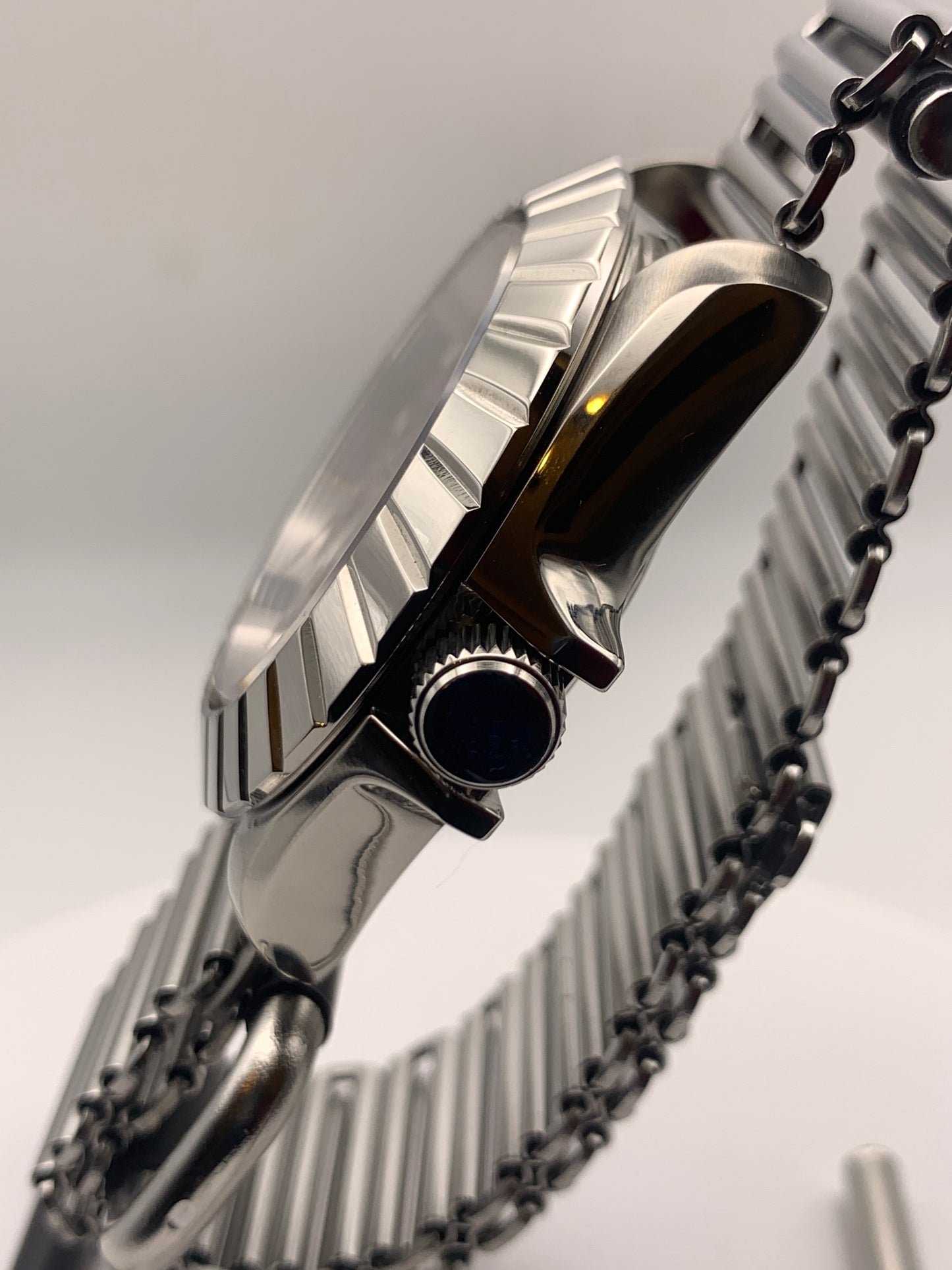 Party-whirl. 41mm Stainless steel.  Sapphire crystal.  Seiko NH35. Bonklip.