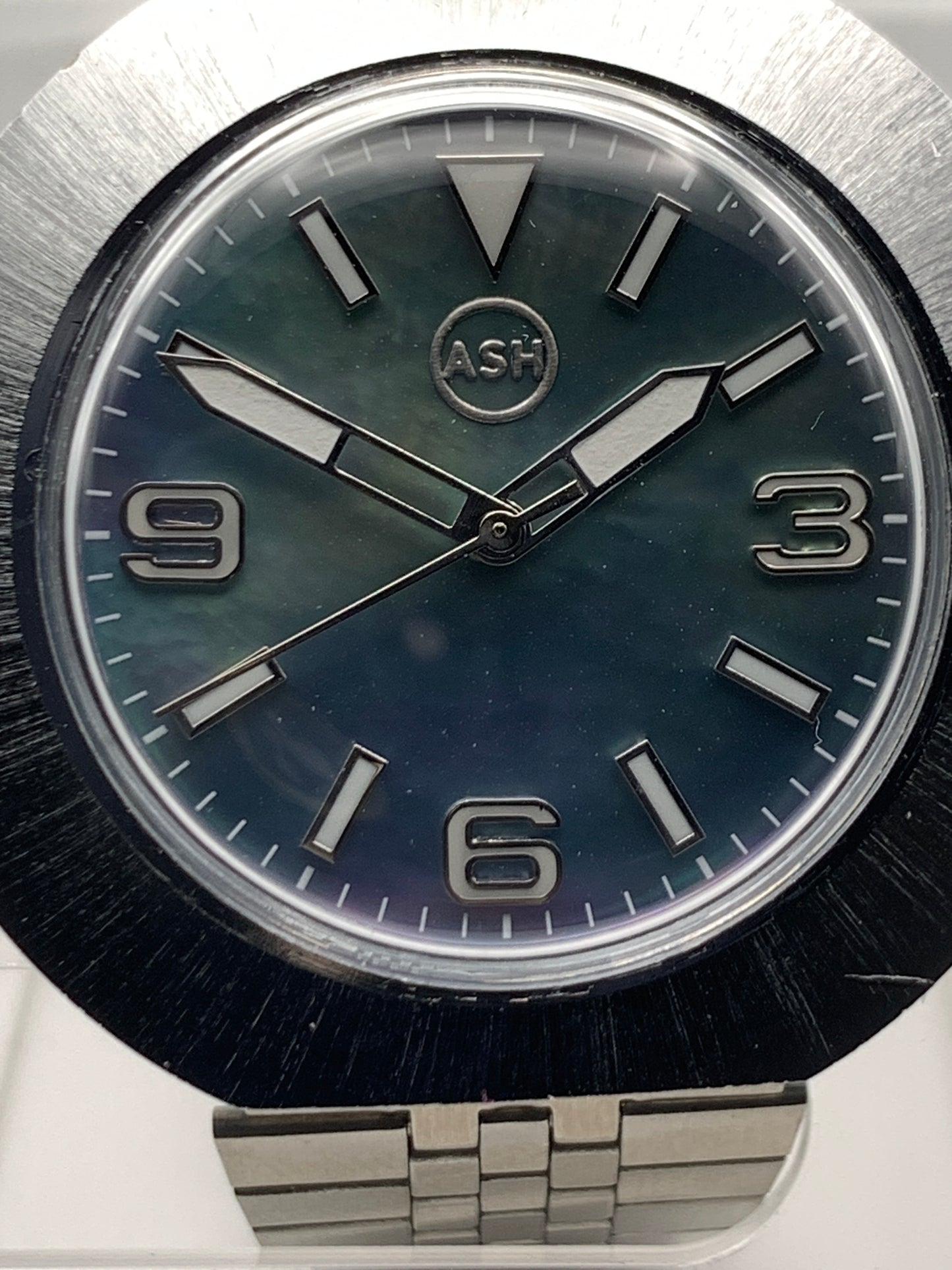 GORT. 41mm Vintage case and NOS vintage bracelet. 37mm lug to lug. MOP dial. Acrylic dome. Seiko VH31 mecha-quartz.