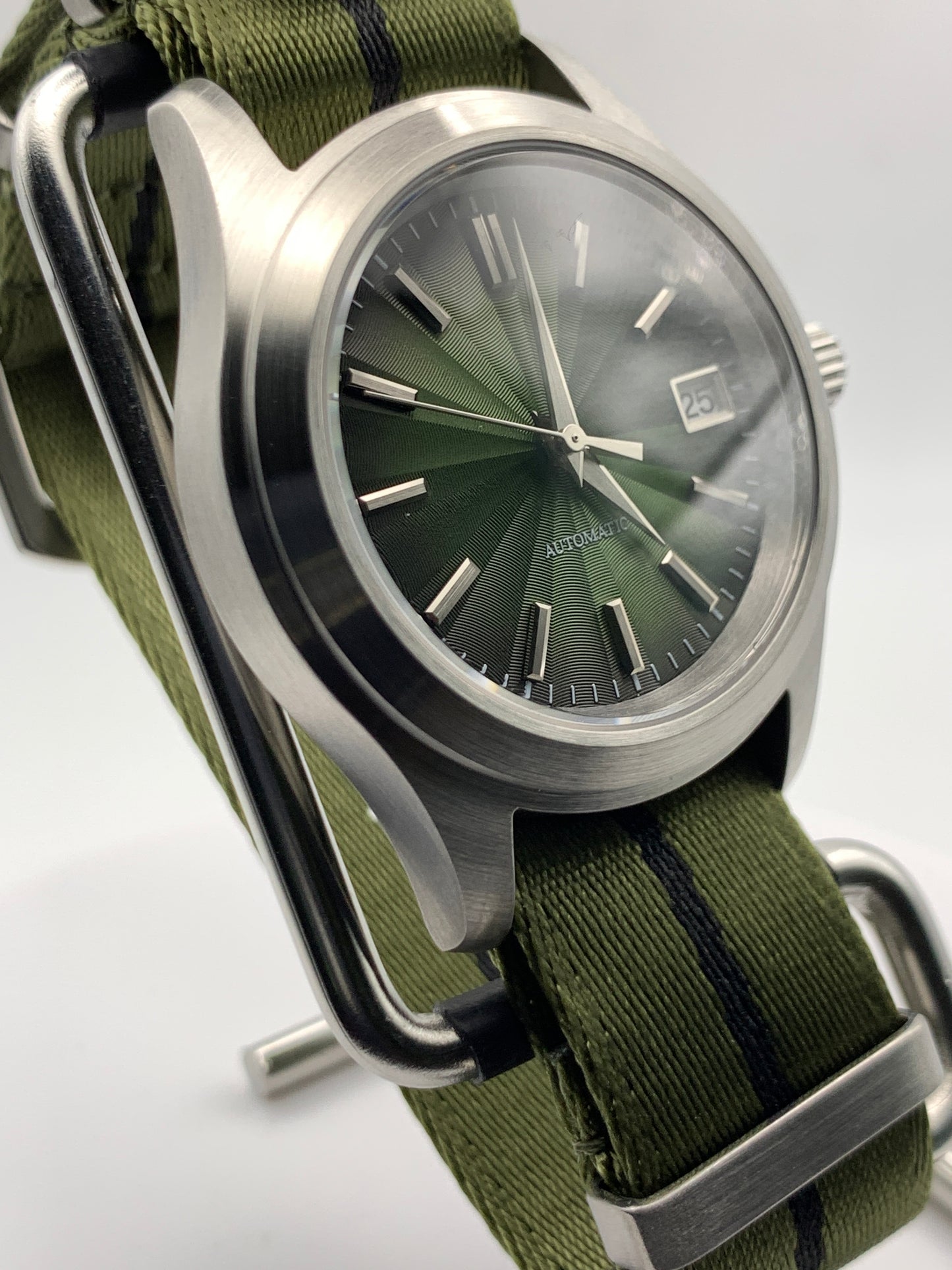 Fangorn 1.4 - 39mm brushed stainless steel. Sapphire crystal. Textured dial. Seiko NH35.