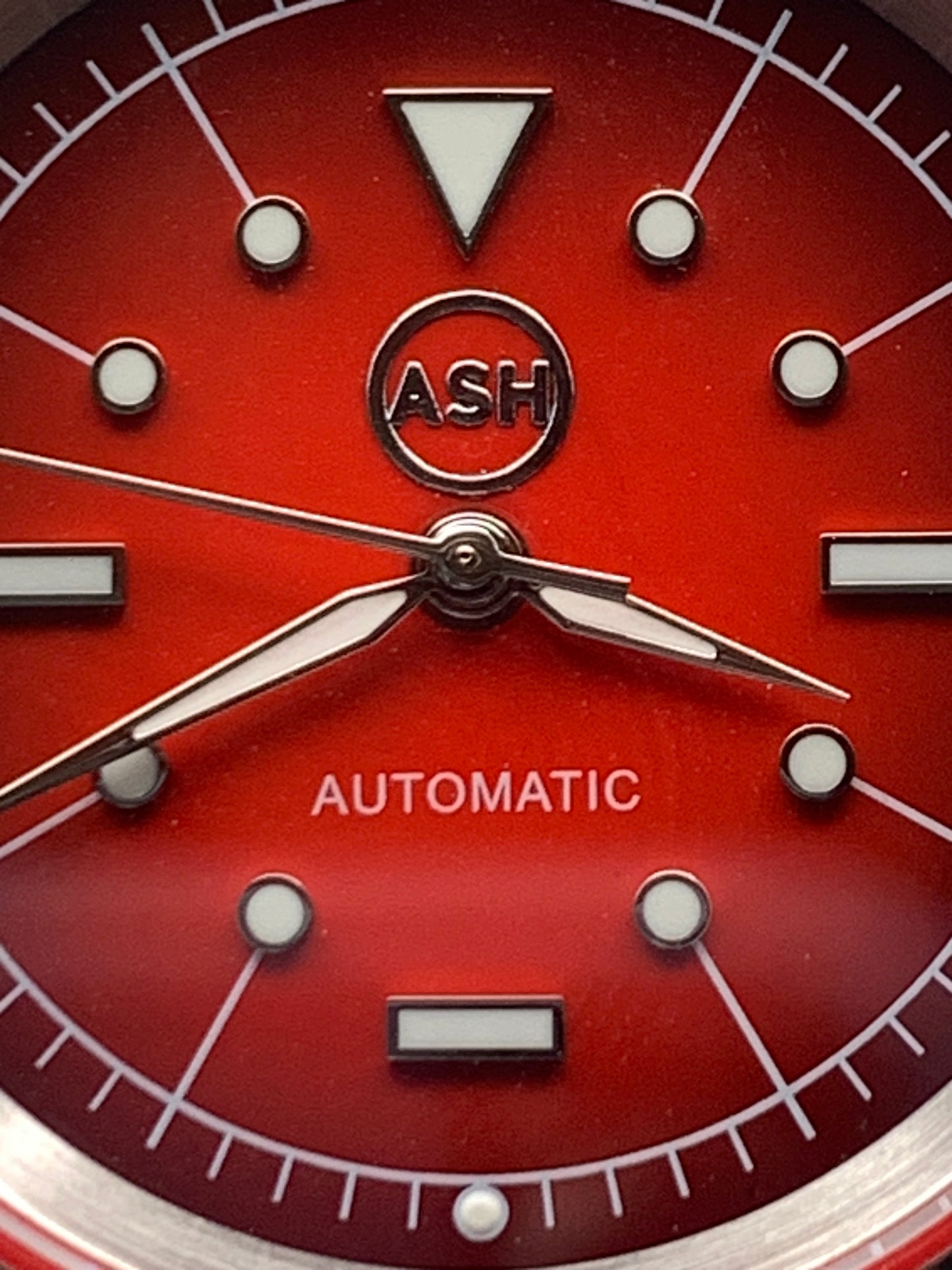 Red Five. 39mm Stainless steel. Sapphire crystal. Seiko NH38.