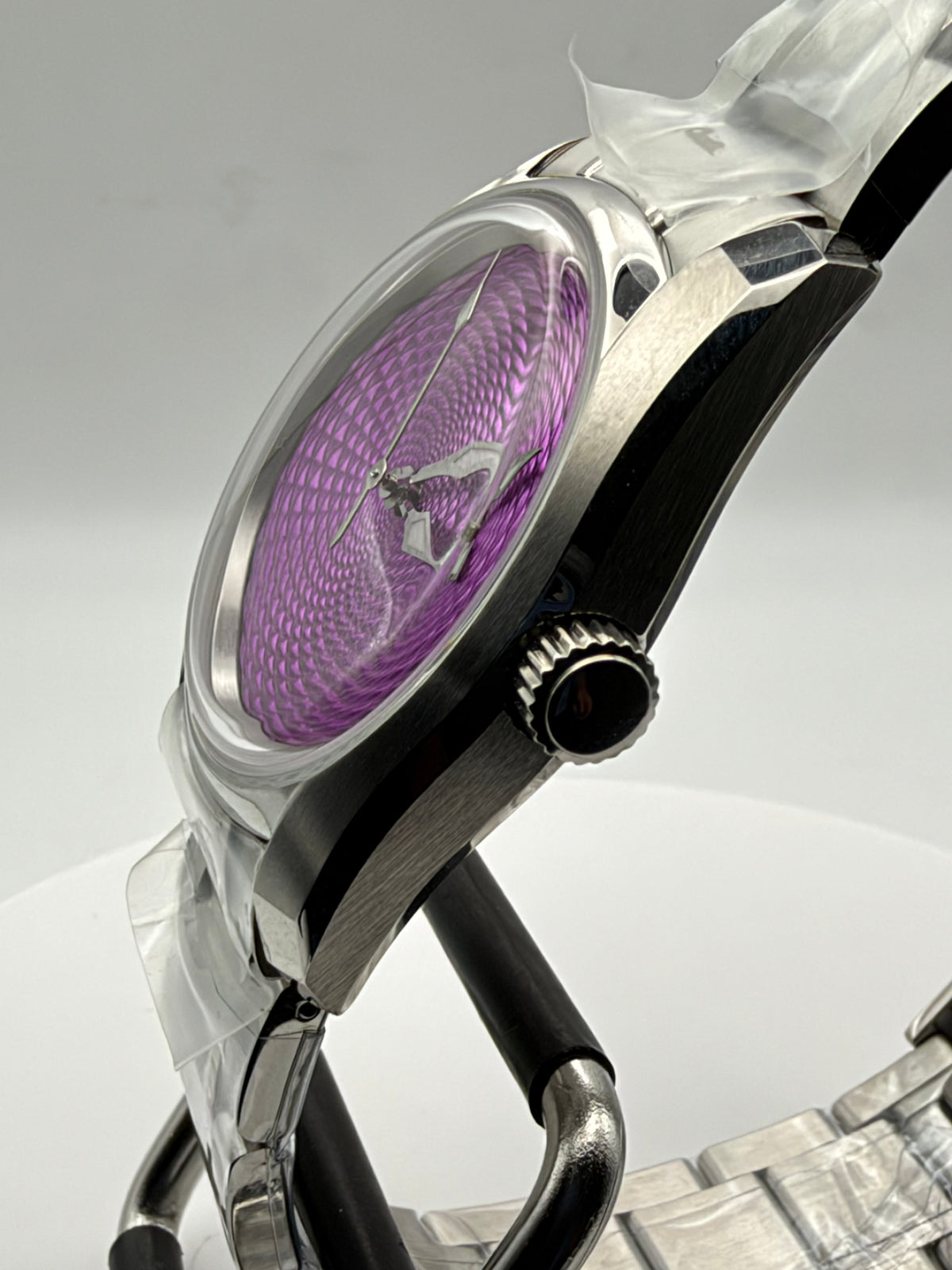 Brandy 1.4 - 38mm Stainless steel case. Double dome sapphire with AR. Seiko NH38.
