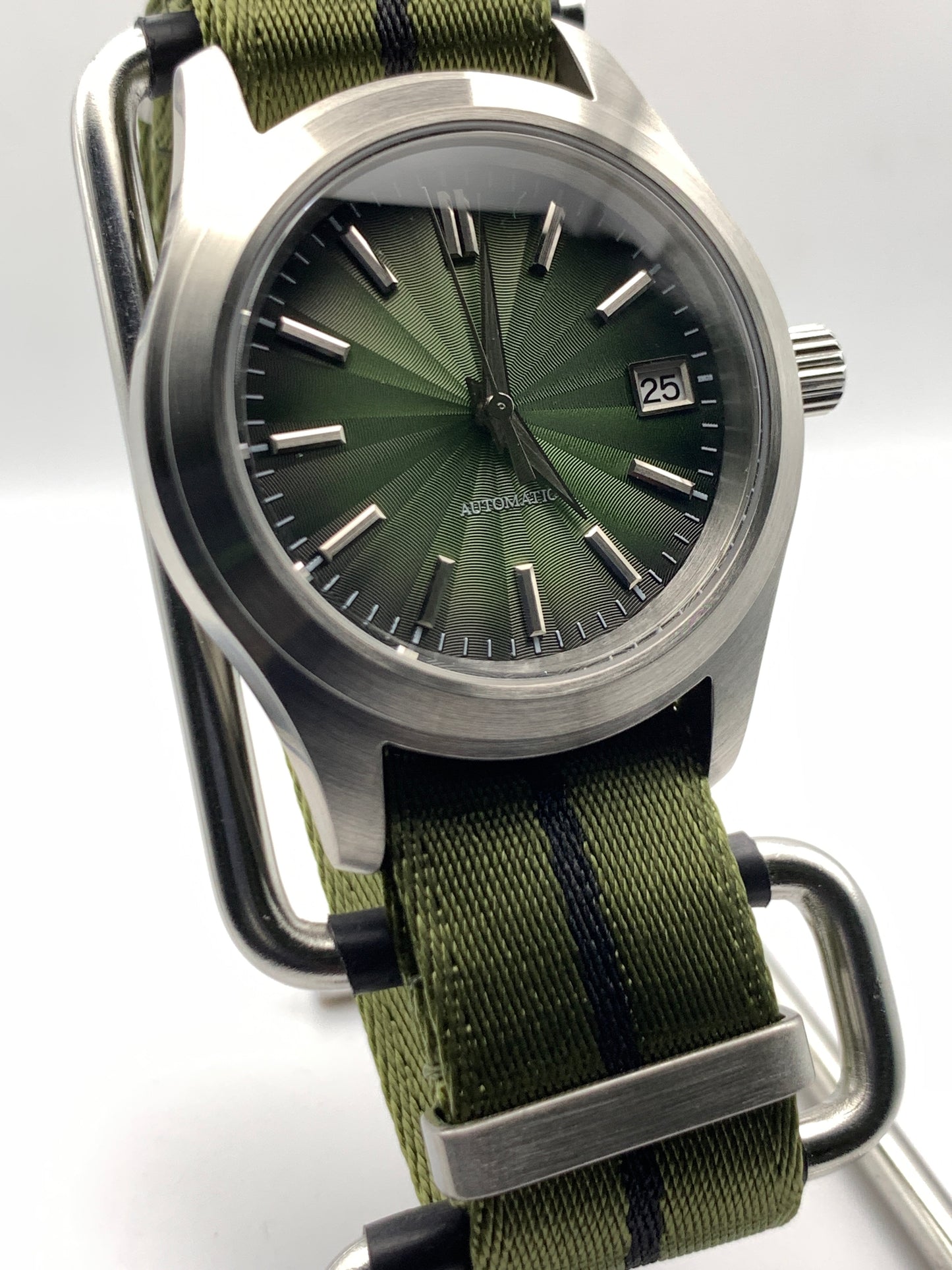 Fangorn 1.4 - 39mm brushed stainless steel. Sapphire crystal. Textured dial. Seiko NH35.