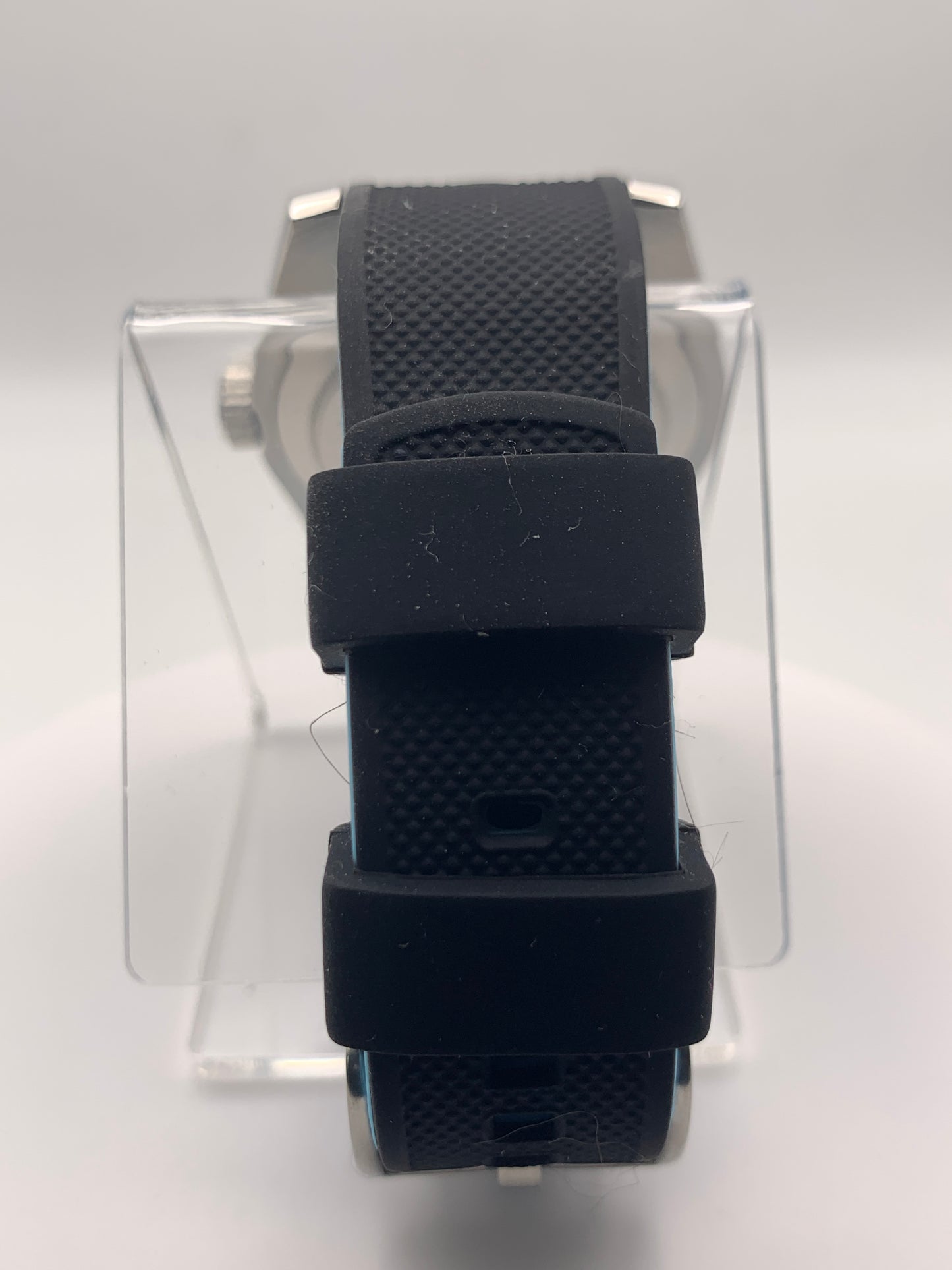 Frostbyte. 39mm stainless steel. Textured dial with blued handset. Sapphire crystal. Seiko NH35.