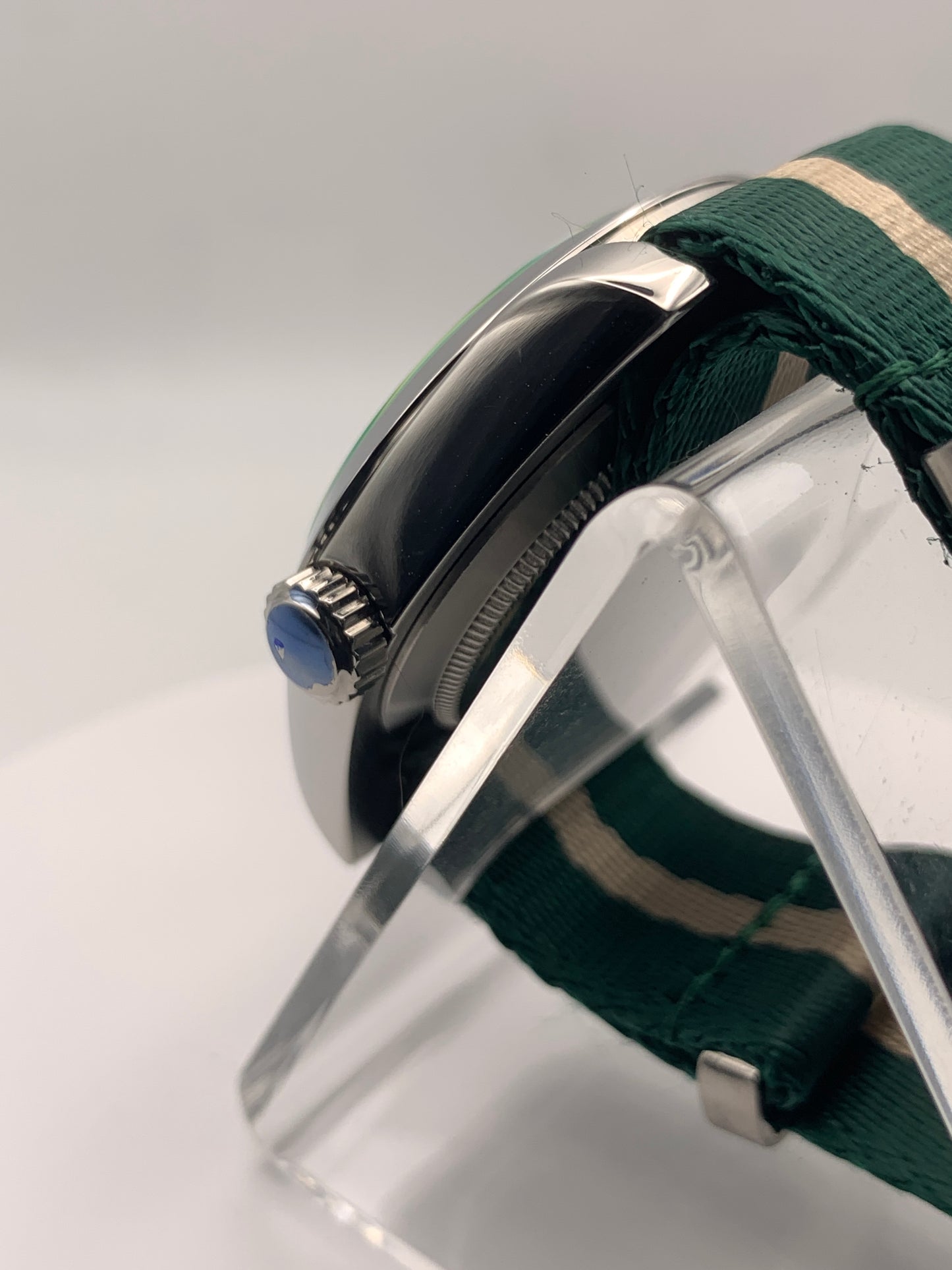 Strobilus. 39mm Stainless steel. Sapphire crystal. Seiko NH38.