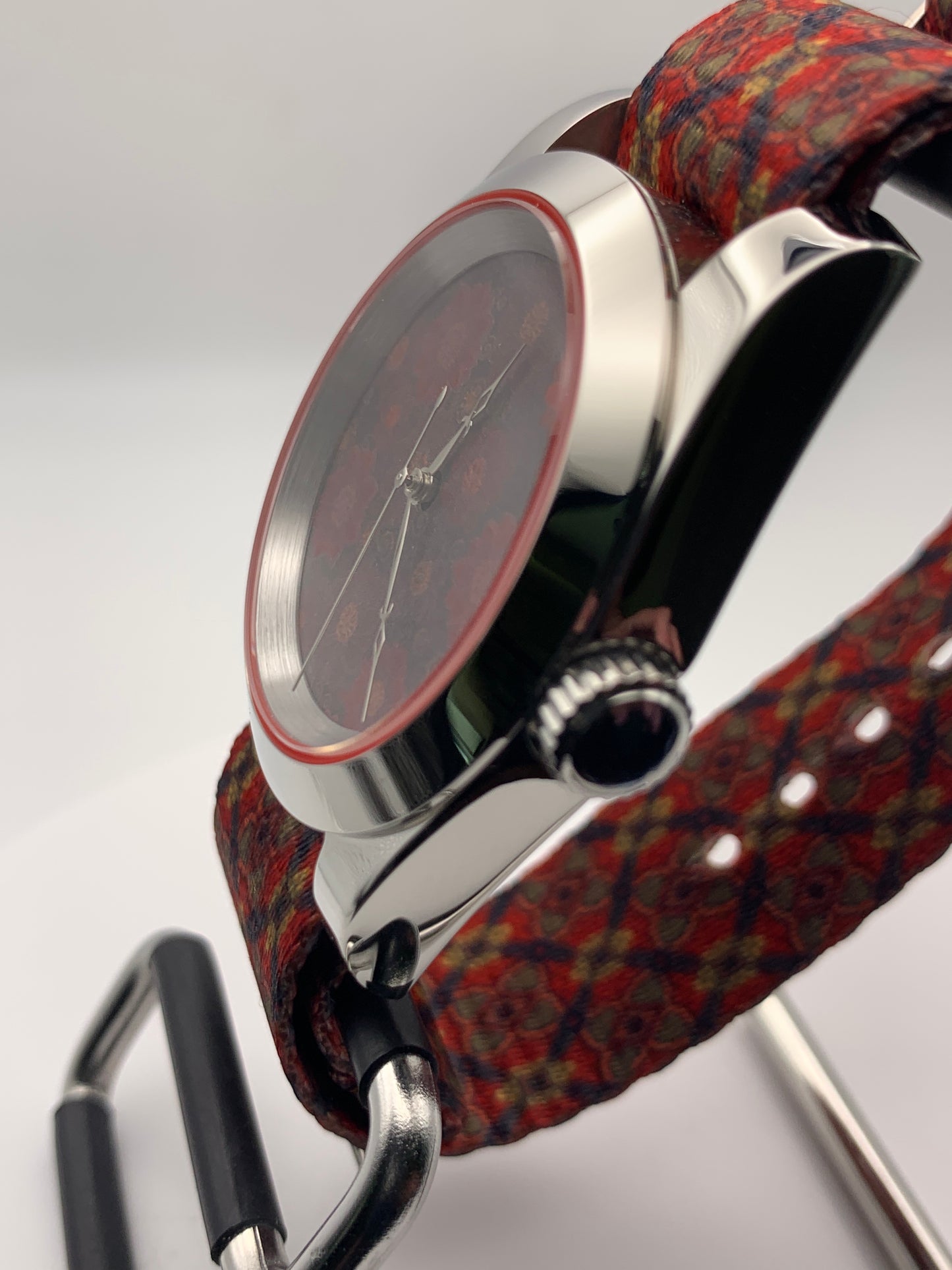 Brocade. 39mm stainless steel case. Sapphire crystal. Seiko NH38.