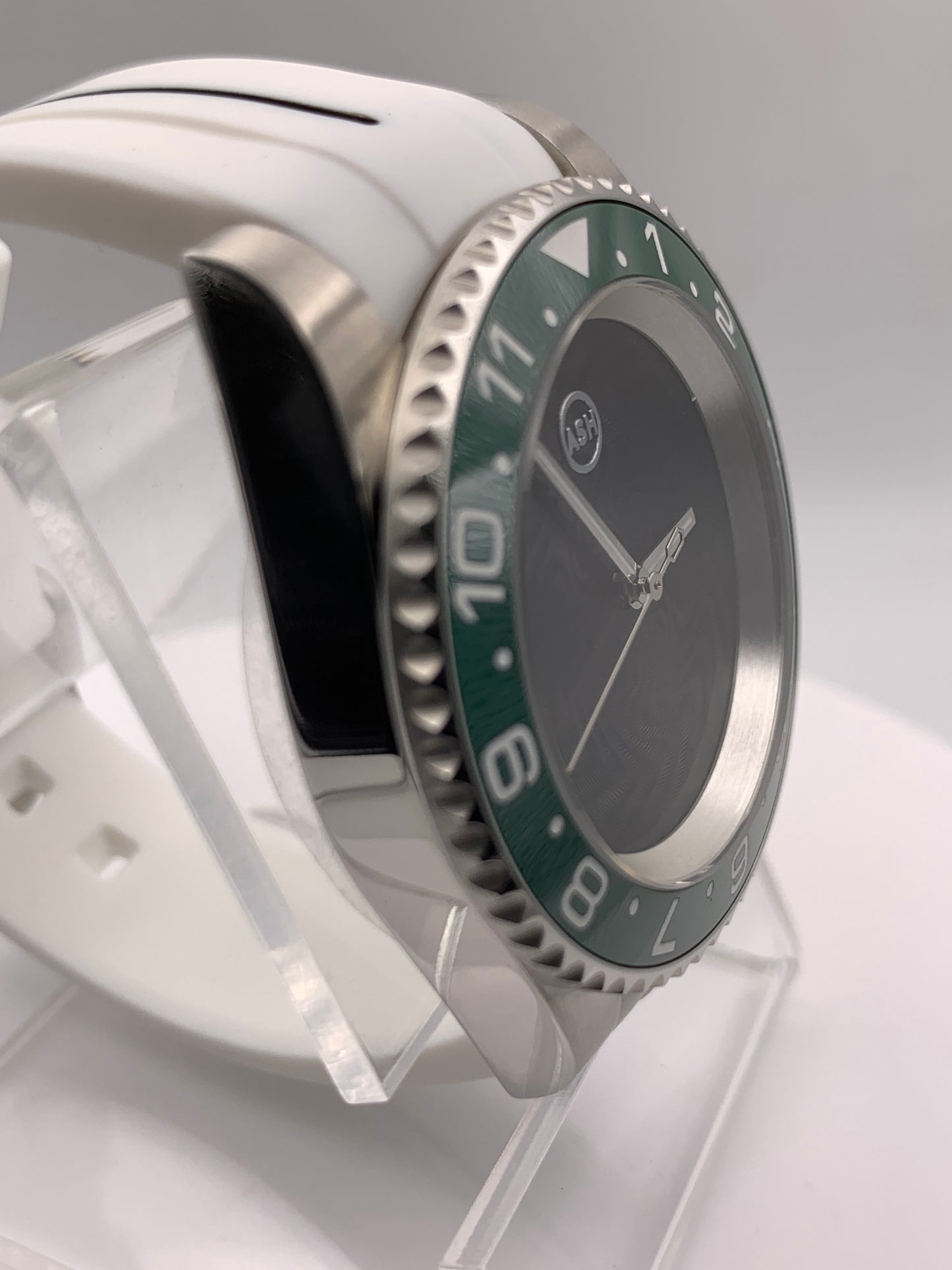 Windswirl. 40mm stainless steel. Sapphire crystal. Seiko NH38.