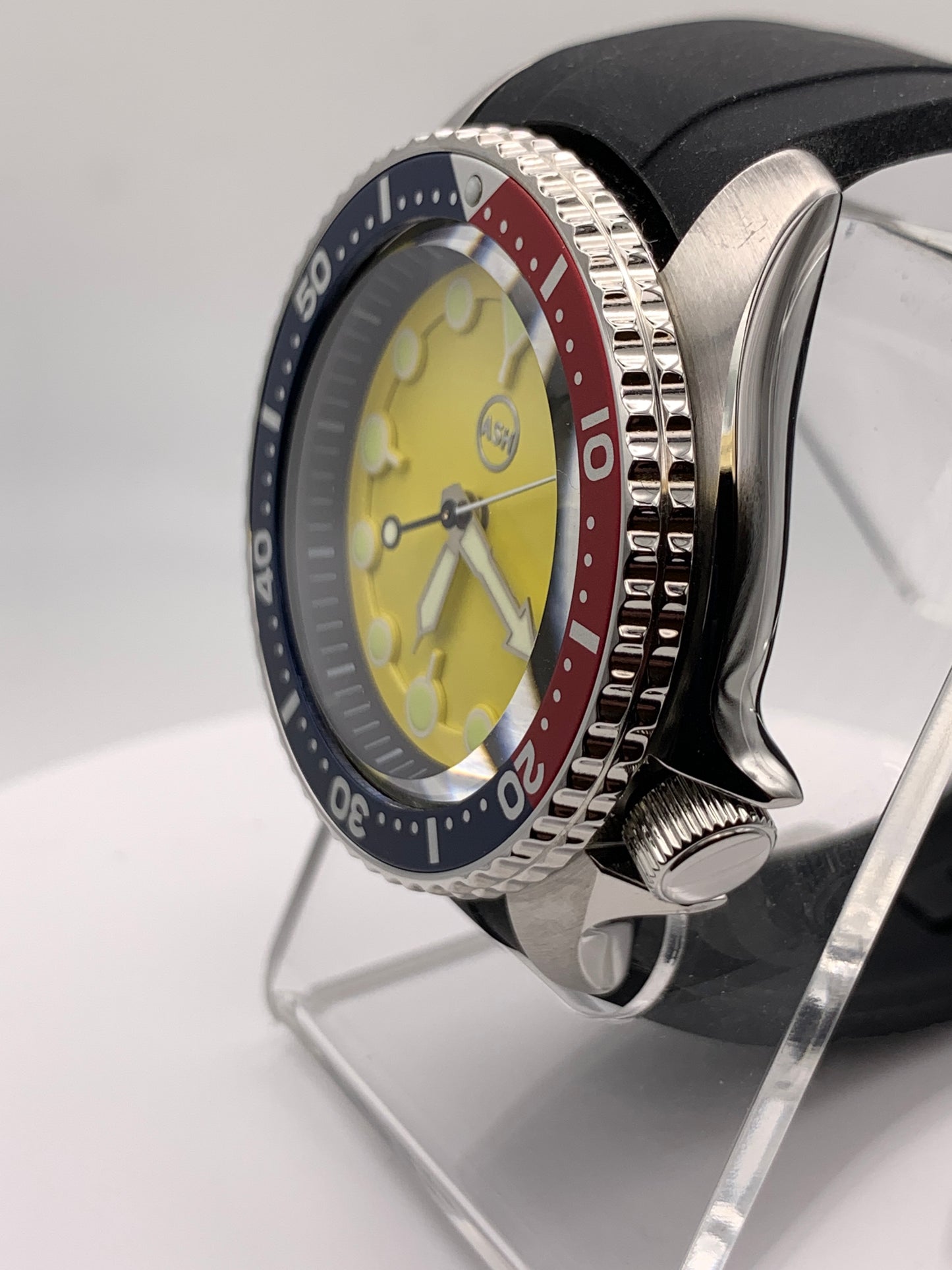 Happy. 42mm Stainless steel cushion case. Sapphire crystal. NH35 automatic.