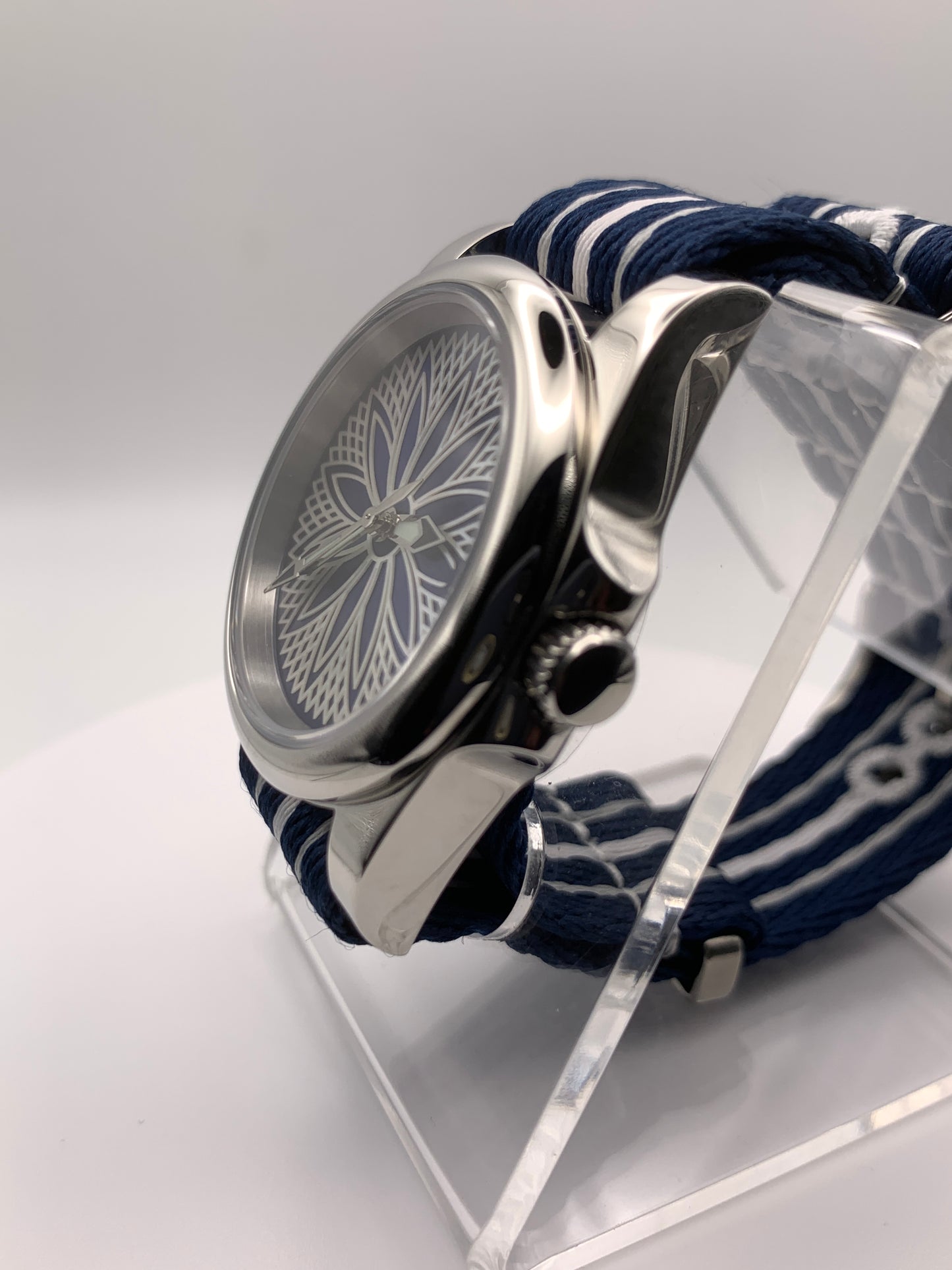 Blu Lou. 39mm Stainless steel. Sapphire crystal. Seiko NH35.