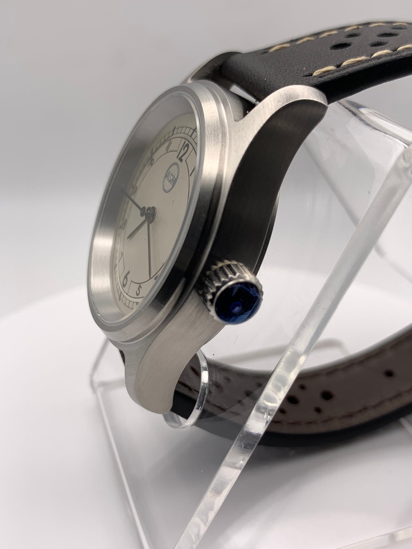 Tin Man. Unique vintage dial. 36mm stainless steel case. Sapphire crystal. VH31 quartz movement with sweeping seconds hand.