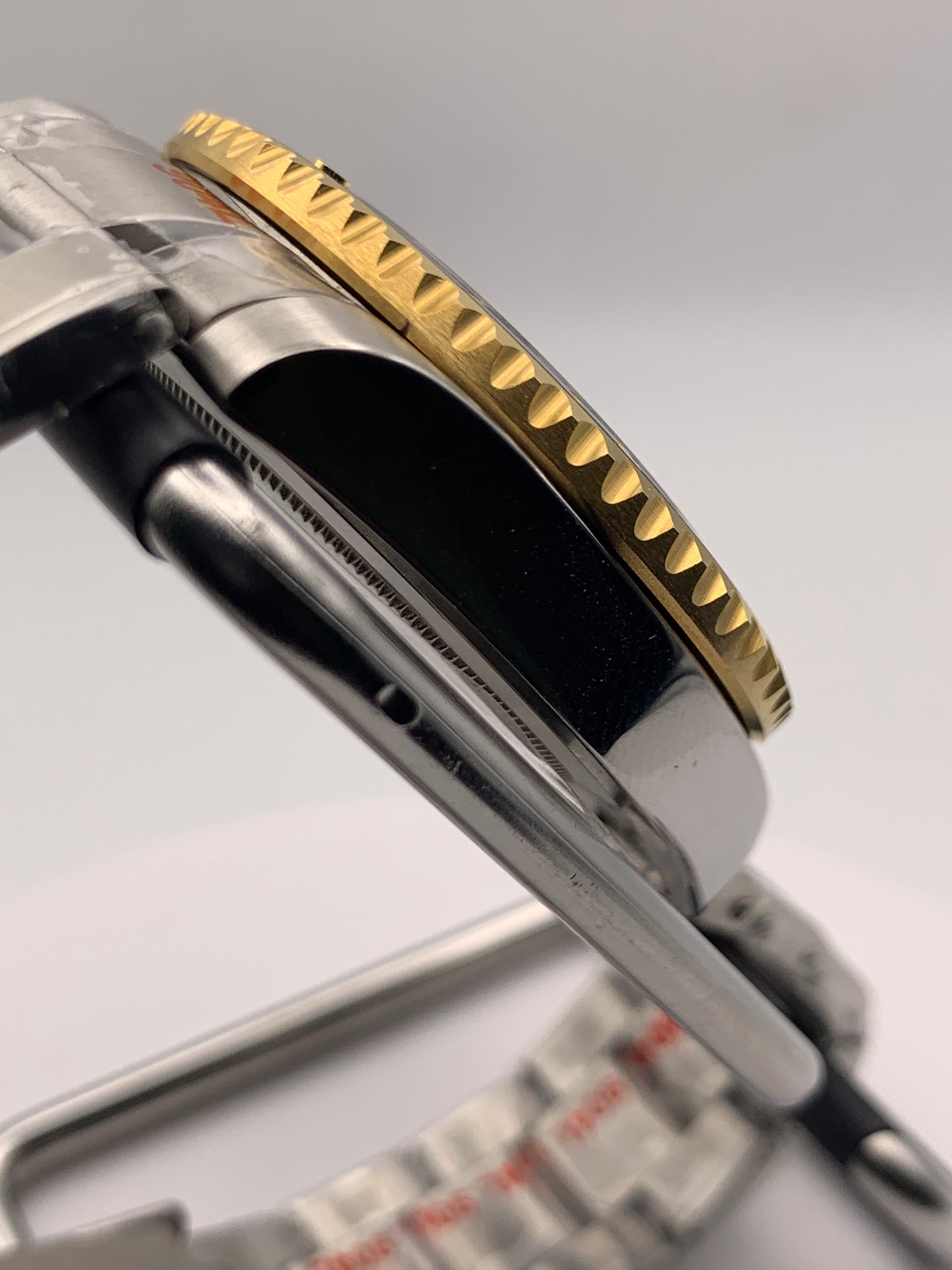 Toy Box. 41mm stainless steel case. Sapphire crystal. Seiko NH35.