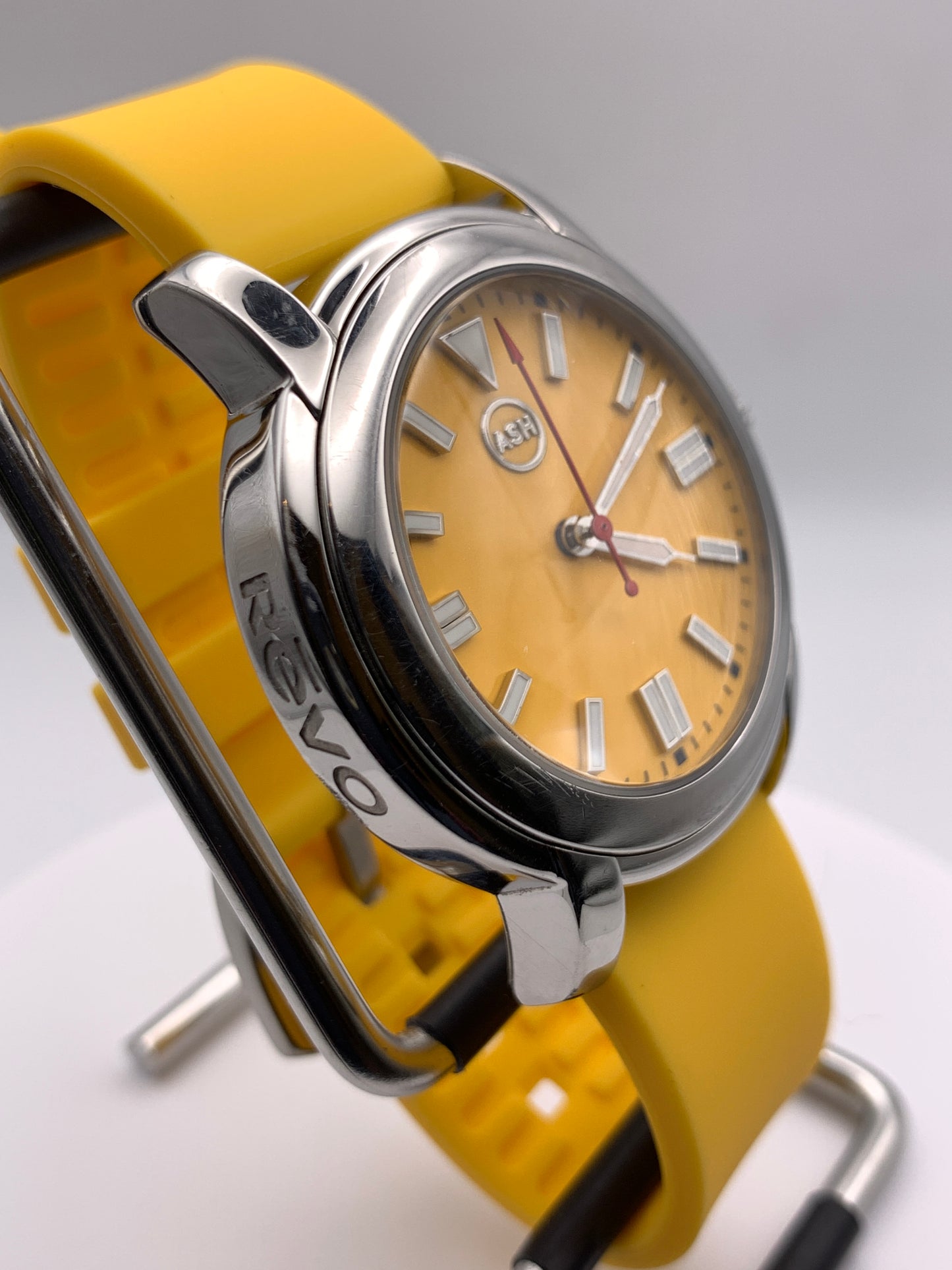 Mellow. Custom resto-mod. 41mm stainless steel. Sapphire. Seiko VH31.