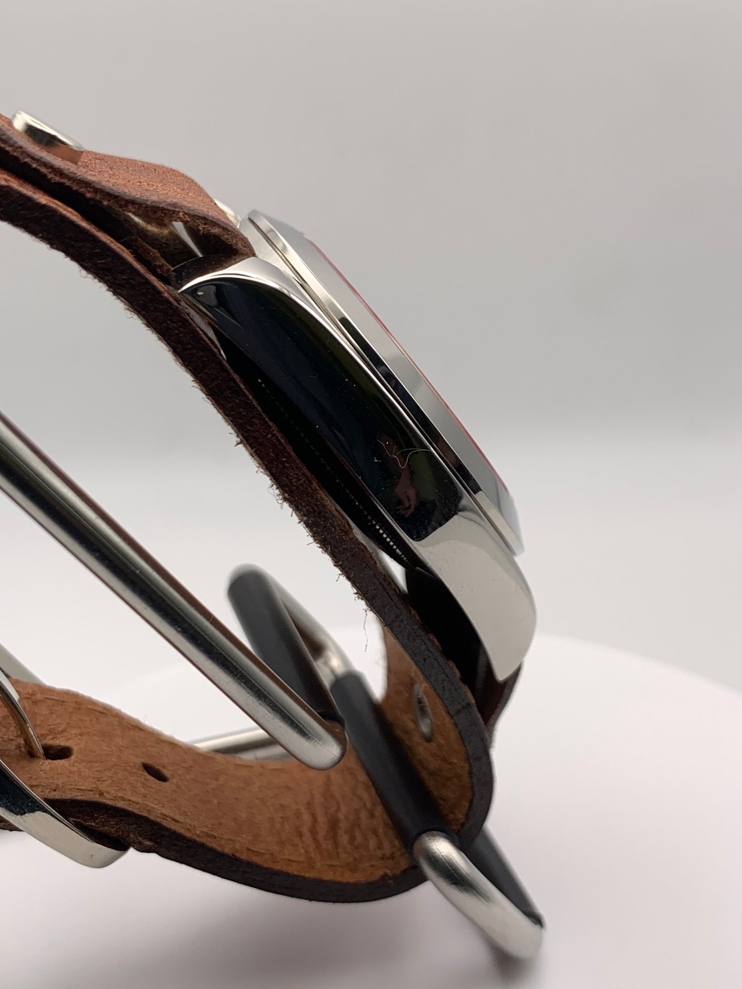 Red Five. 39mm Stainless steel. Sapphire crystal. Seiko NH38.