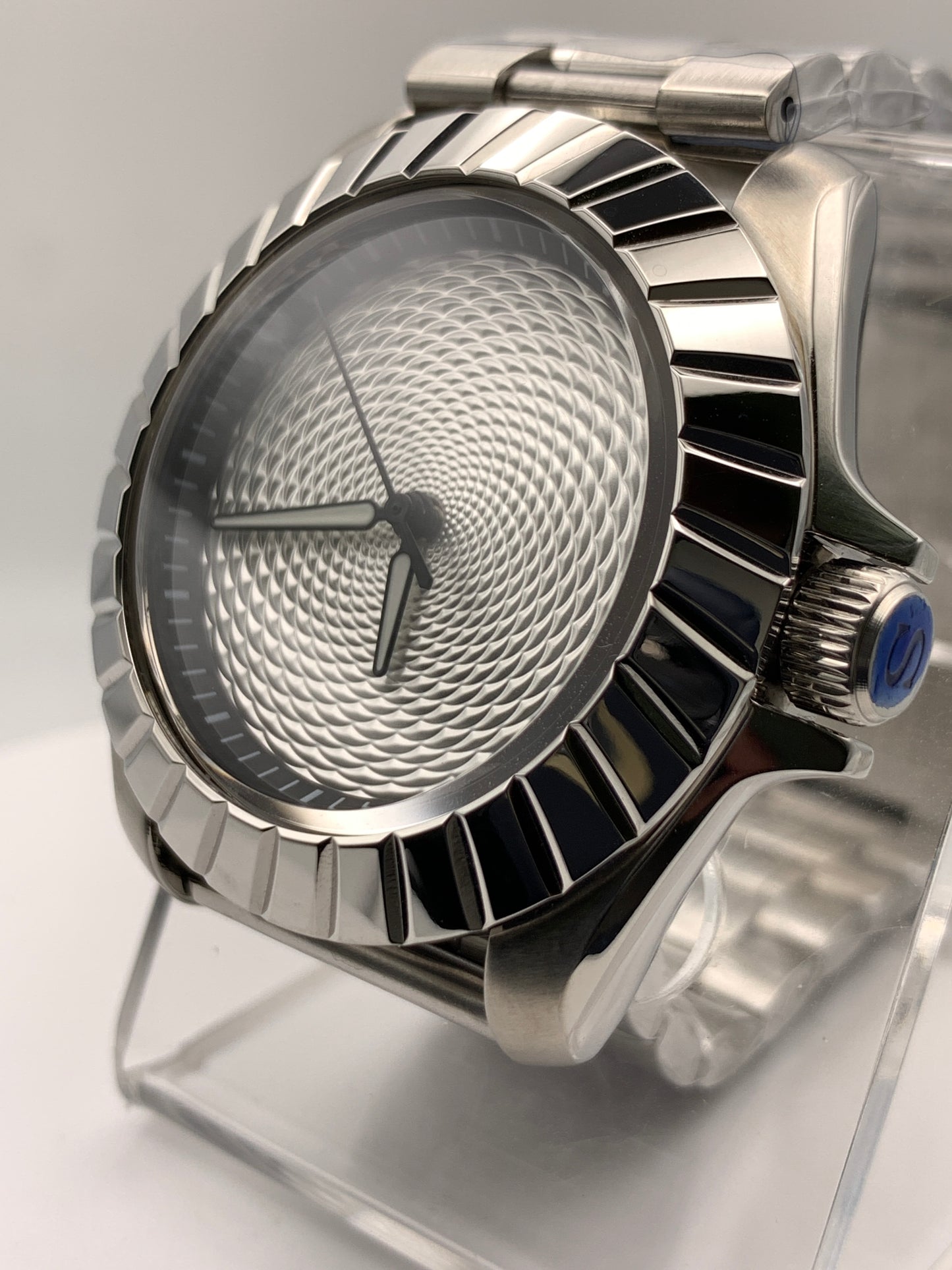 Indra’s Net. 41mm Stainless steel case.  Sapphire crystal. Seiko NH38.