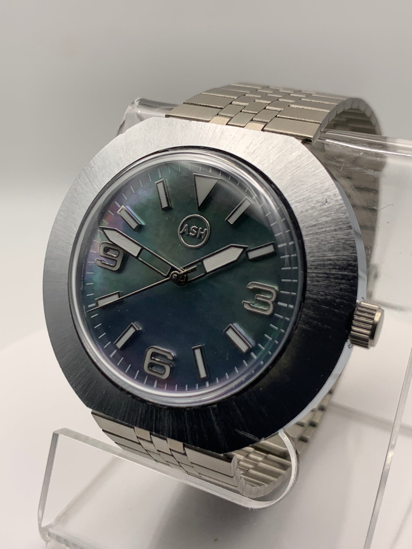 GORT. 41mm Vintage case and NOS vintage bracelet. 37mm lug to lug. MOP dial. Acrylic dome. Seiko VH31 mecha-quartz.