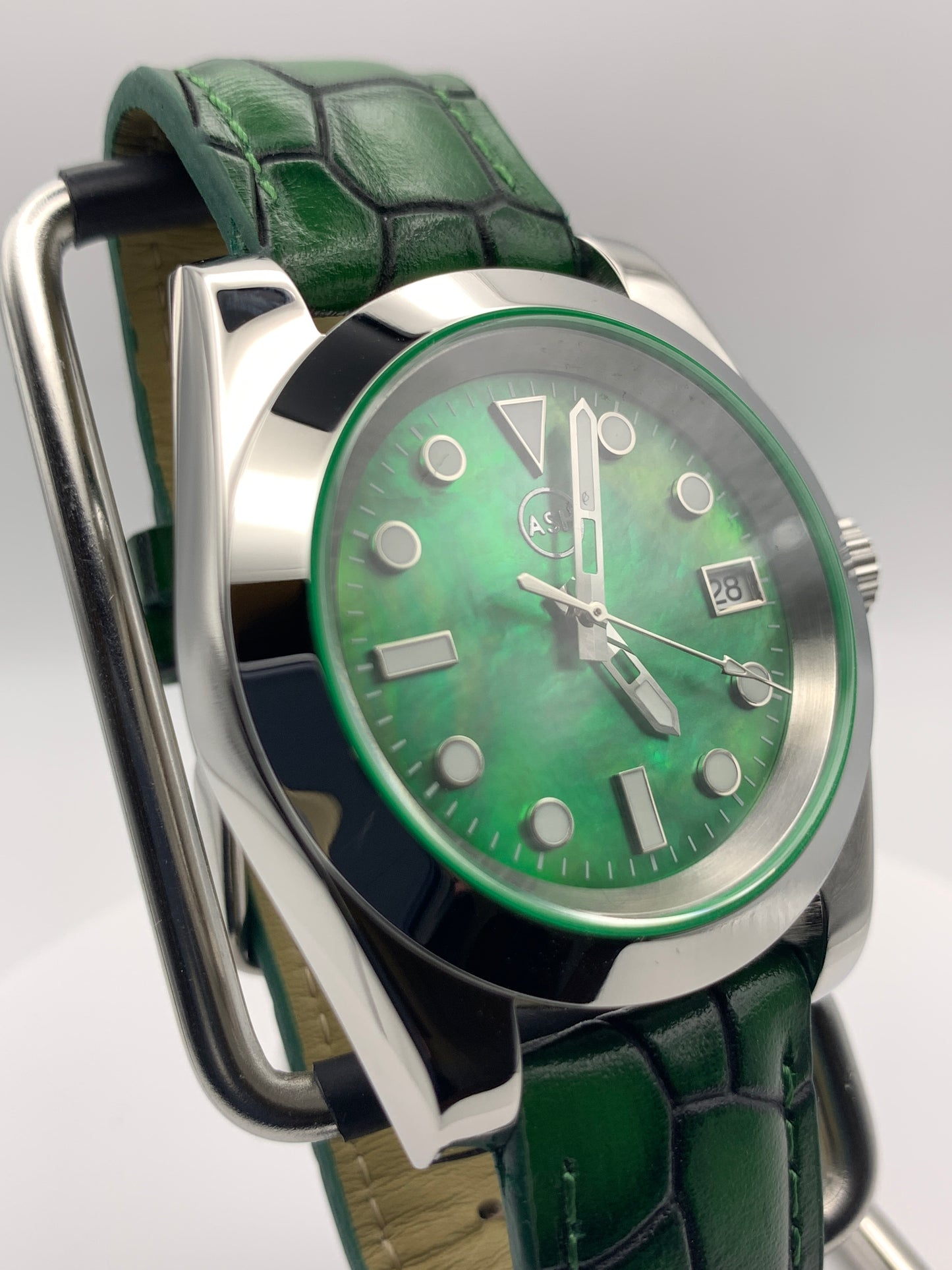 Envy. 39mm Stainless steel. Sapphire crystal. Seiko NH35.