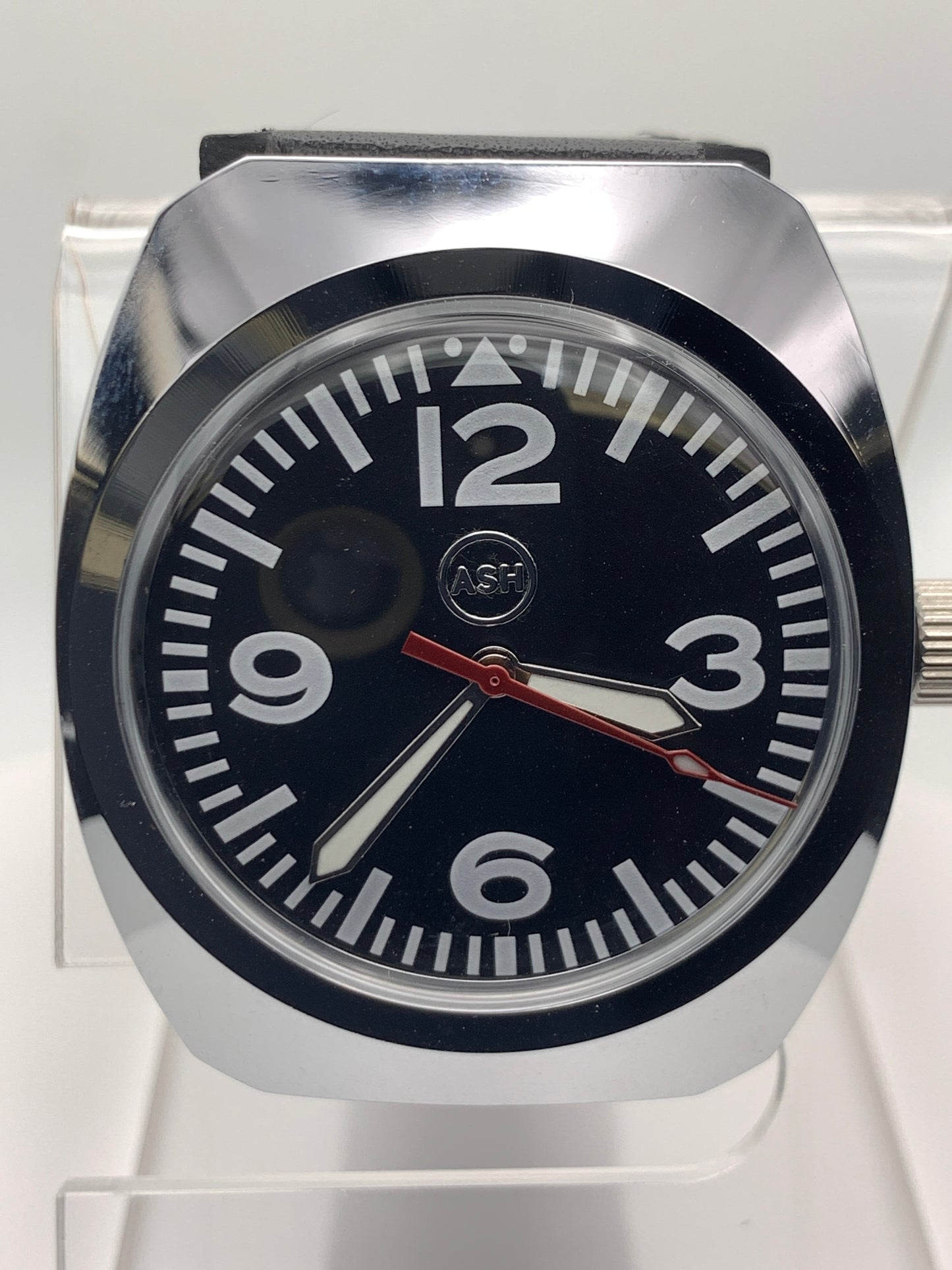 Solo Flight. Neo Vintage Collection. 36mm NOS Gruen case. Acrylic domed crystal. Miyota 2039.