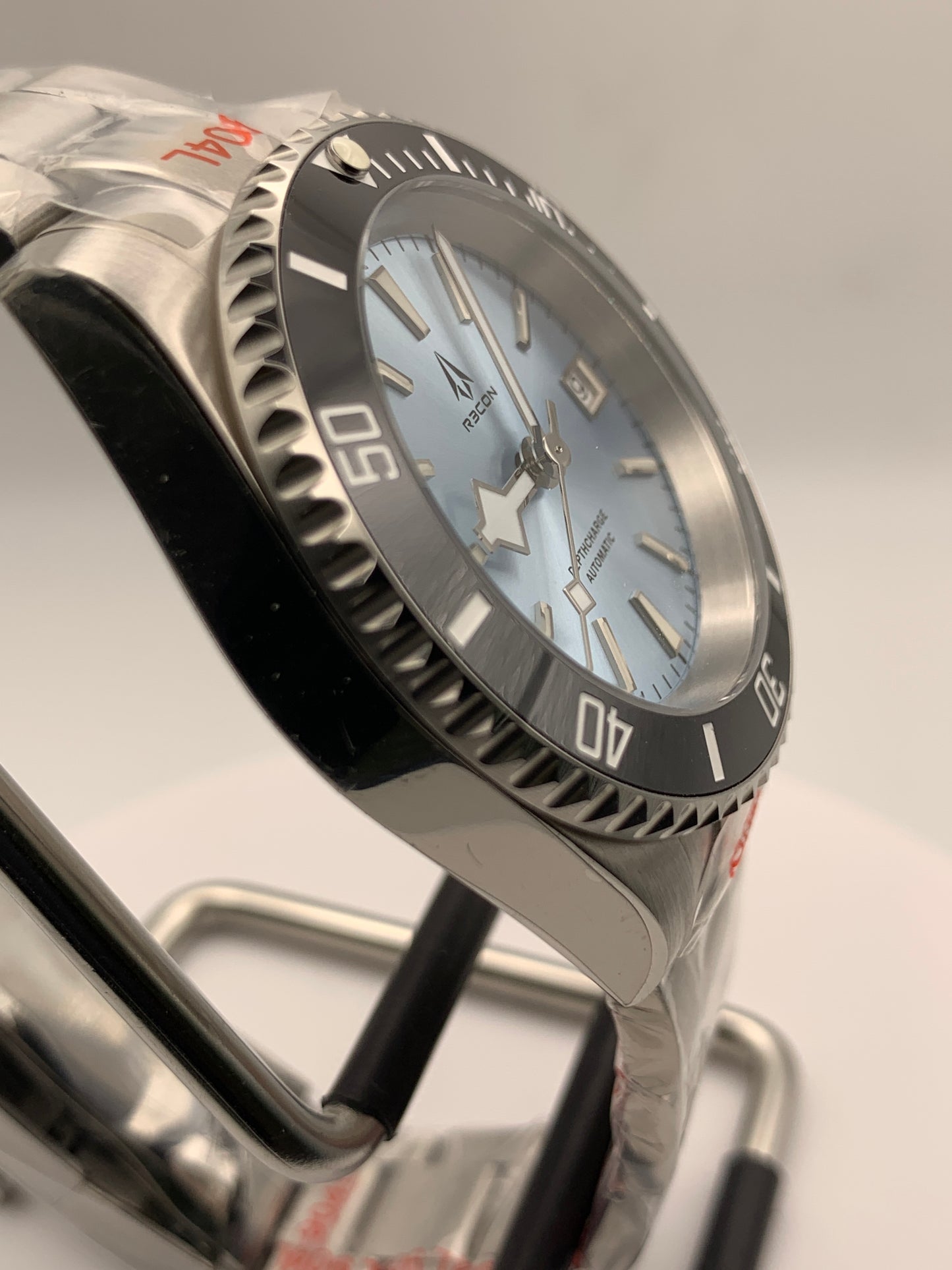 R3CON Collection. Custom light blue dial watch. 40.5mm stainless steel case. Sapphire crystal. Seiko NH35.