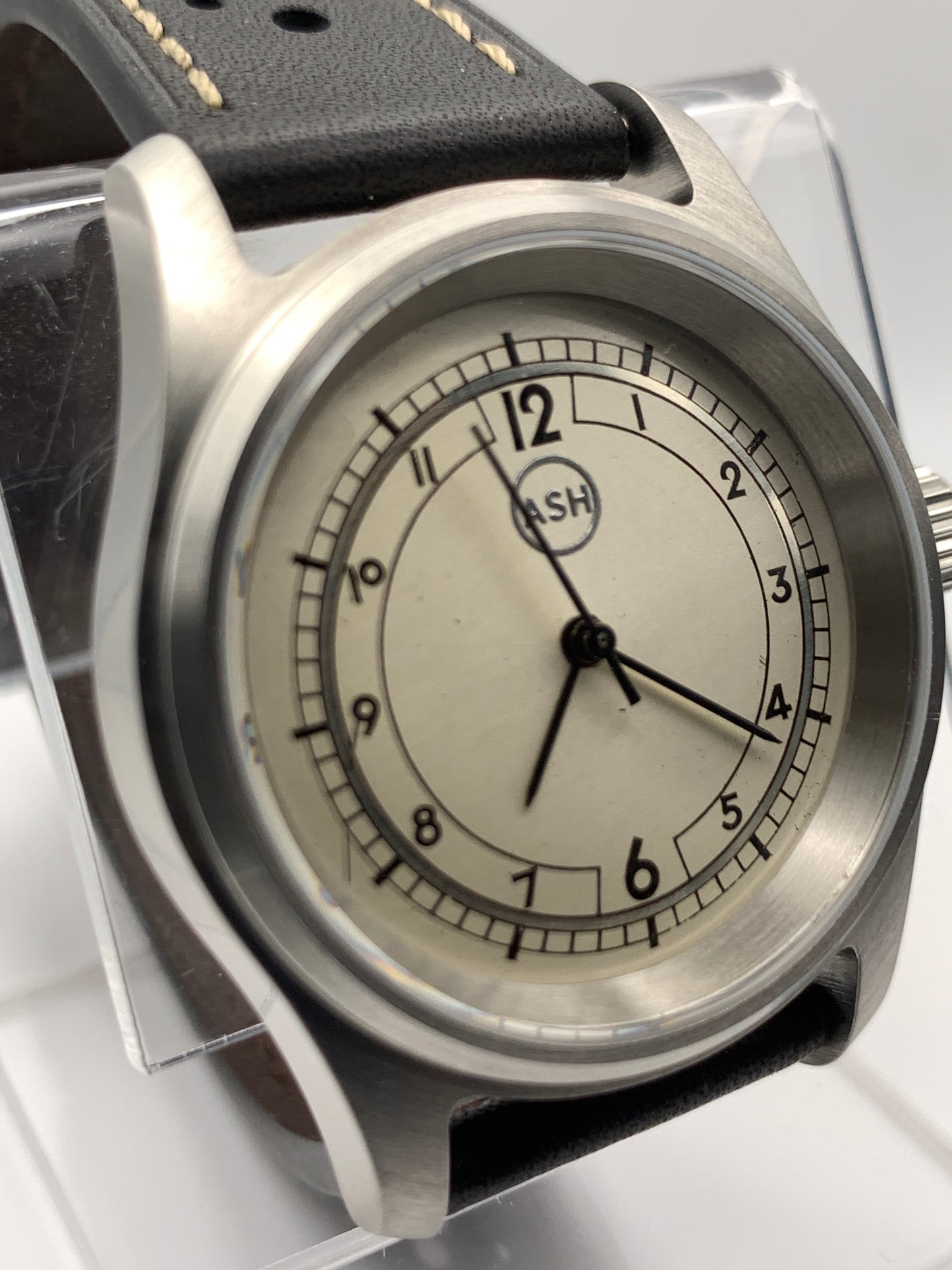 Tin Man. Unique vintage dial. 36mm stainless steel case. Sapphire crystal. VH31 quartz movement with sweeping seconds hand.