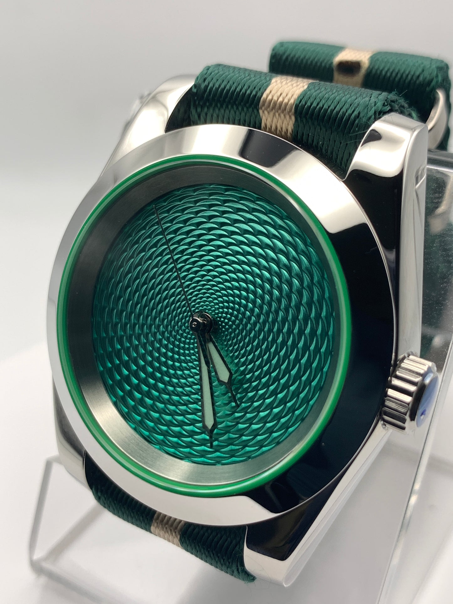 Strobilus. 39mm Stainless steel. Sapphire crystal. Seiko NH38.