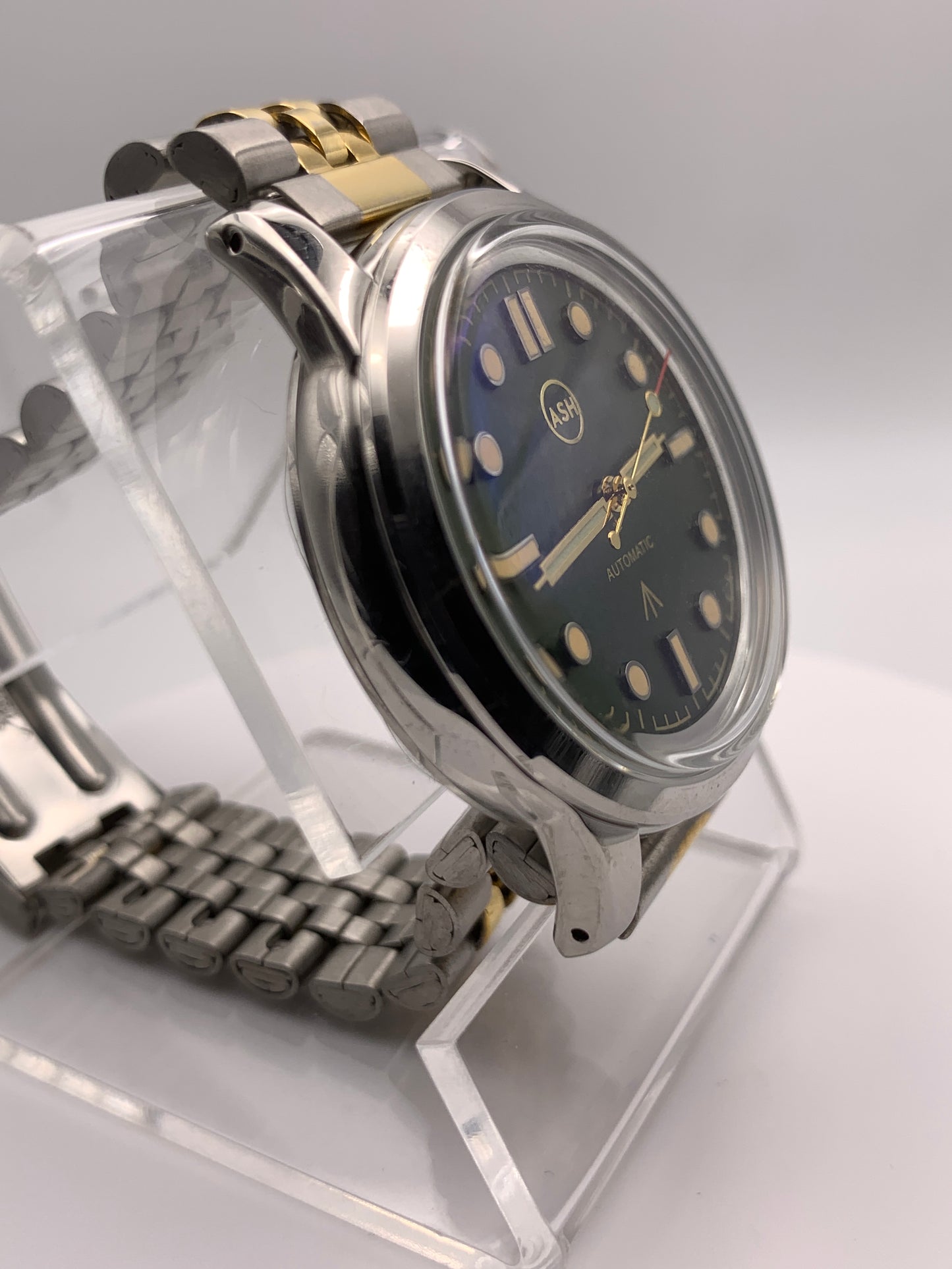 Mister Green Jeans. 39mm stainless steel. Box mineral crystal with blue AR coating. Seiko NH35 automatic. Vintage Speidel bracelet.