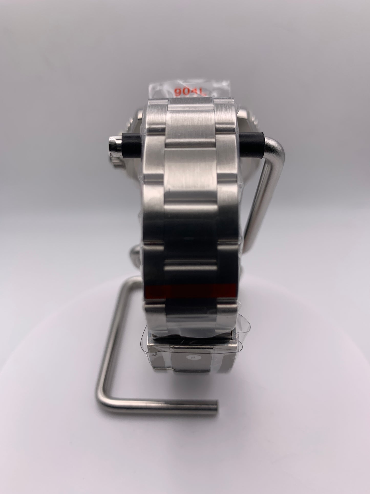 R3CON Collection. Custom black dial watch. 40.5mm stainless steel case. Sapphire crystal. Seiko NH35.