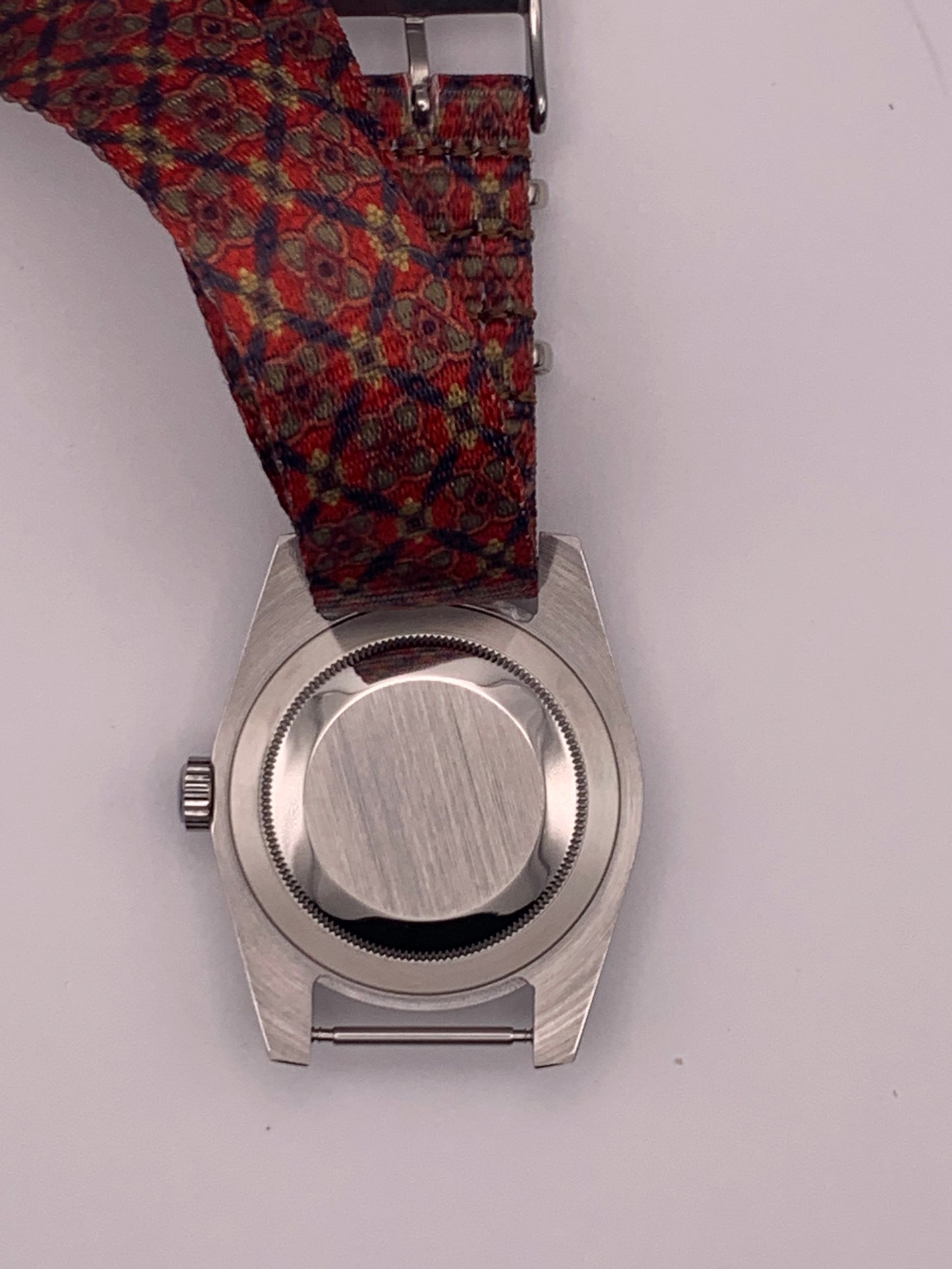 Brocade. 39mm stainless steel case. Sapphire crystal. Seiko NH38.