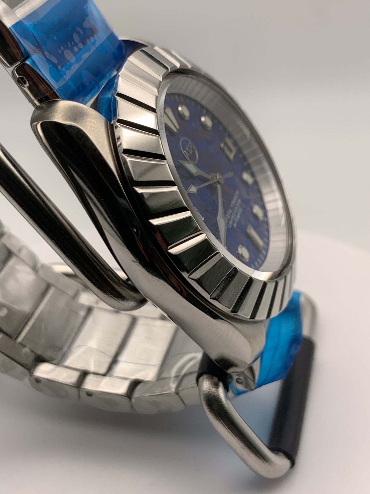 Mariana. 41mm Stainless Steel.  Sapphire crystal. Crystal titanium dial. Seiko NH35.