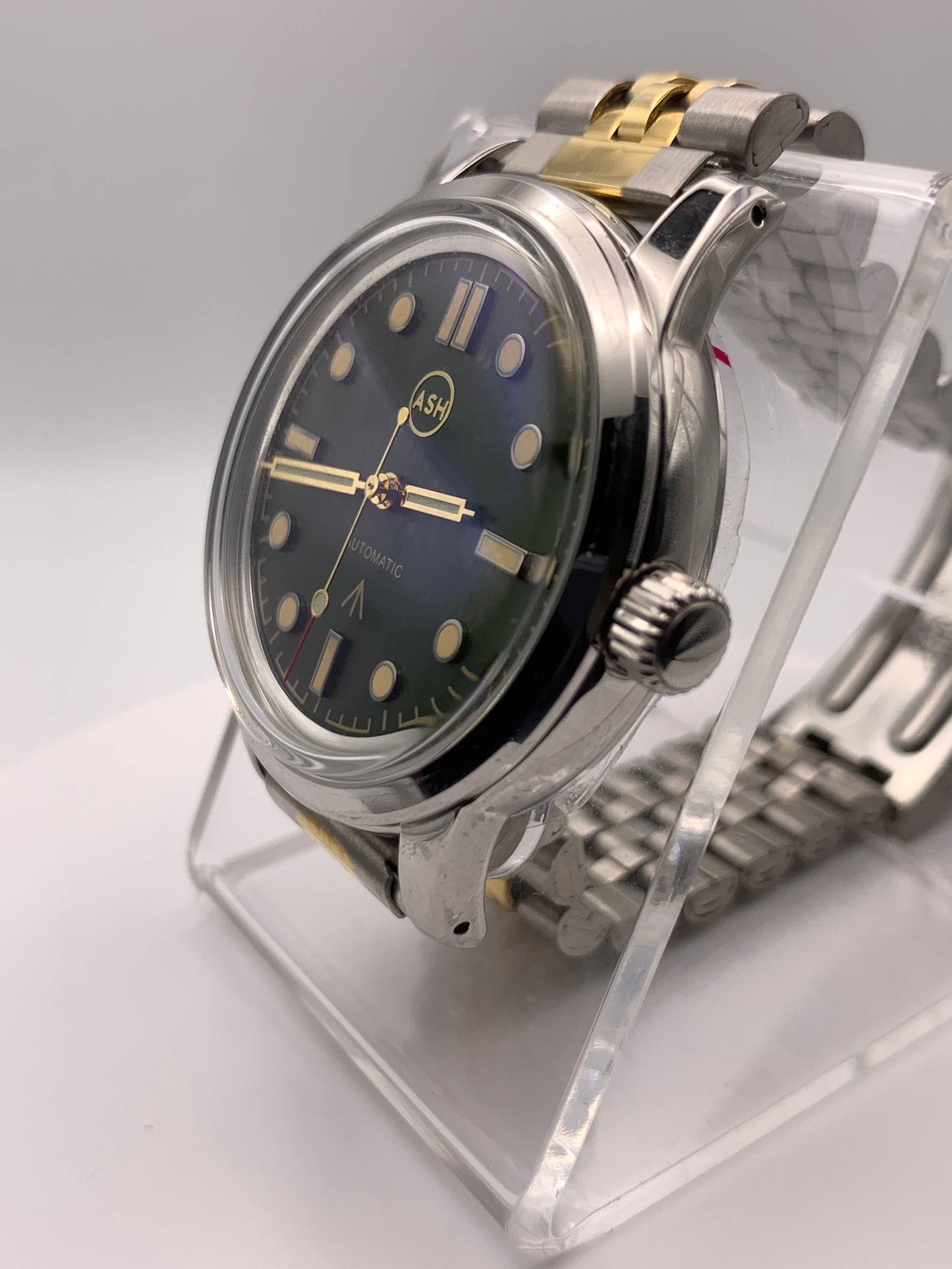 Mister Green Jeans. 39mm stainless steel. Box mineral crystal with blue AR coating. Seiko NH35 automatic. Vintage Speidel bracelet.