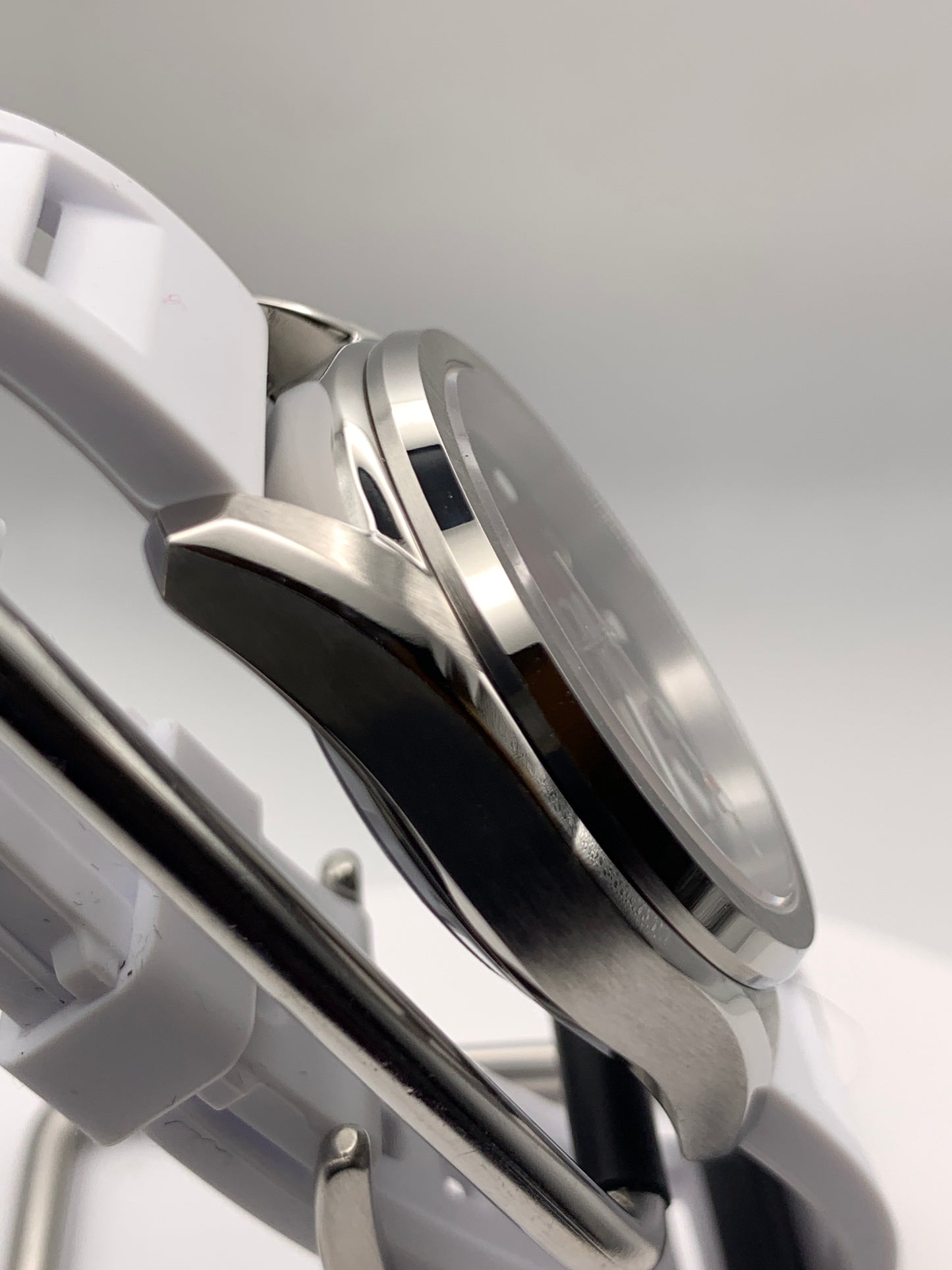 Lydia. Purpleburst dial. 38mm Stainless steel case. Sapphire crystal. Exhibition case back. NH35 automatic movement.