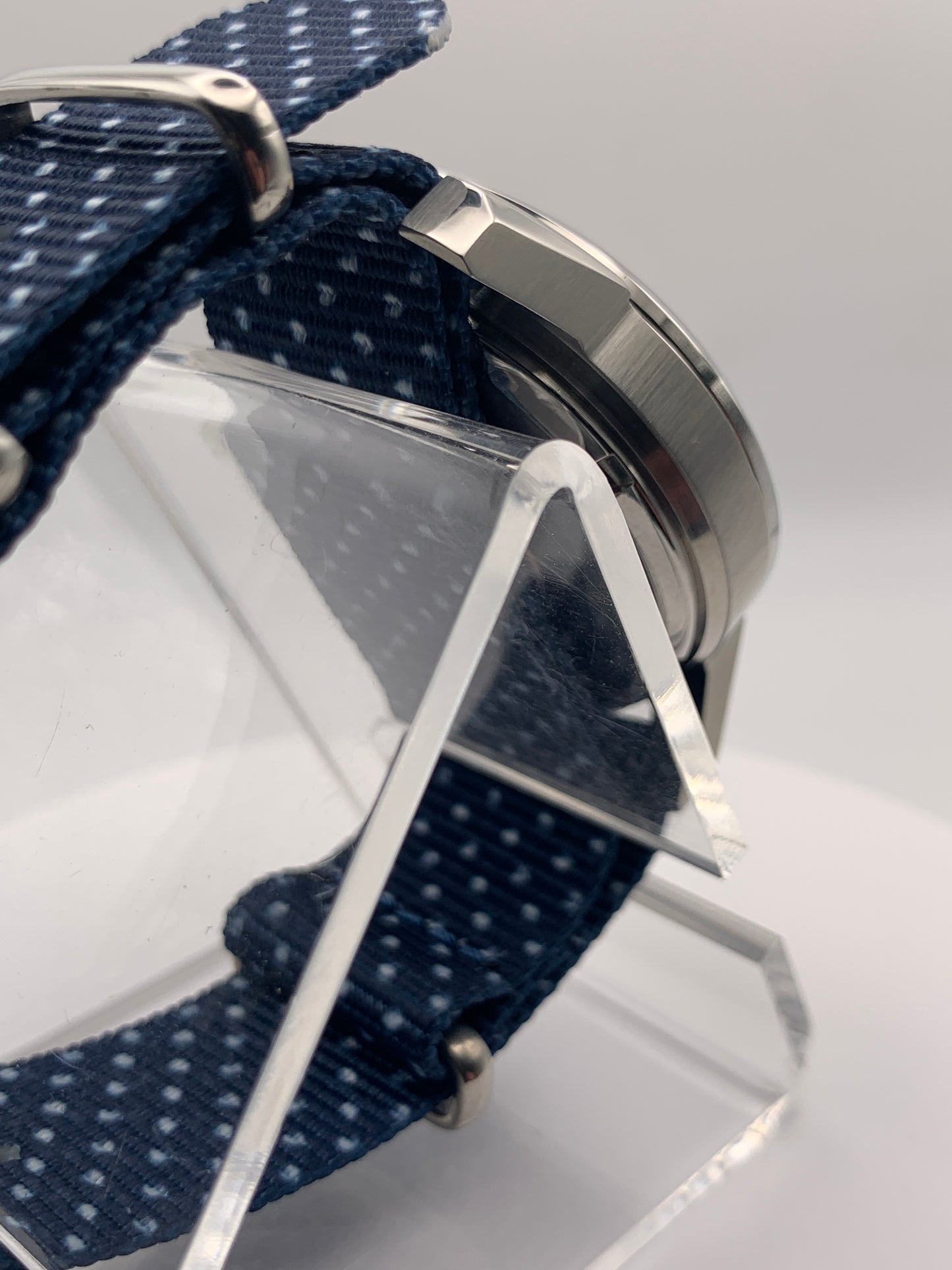 Dress Shirt. 41mm Stainless steel case. Domed K-1 glass crystal. Seiko NH38.