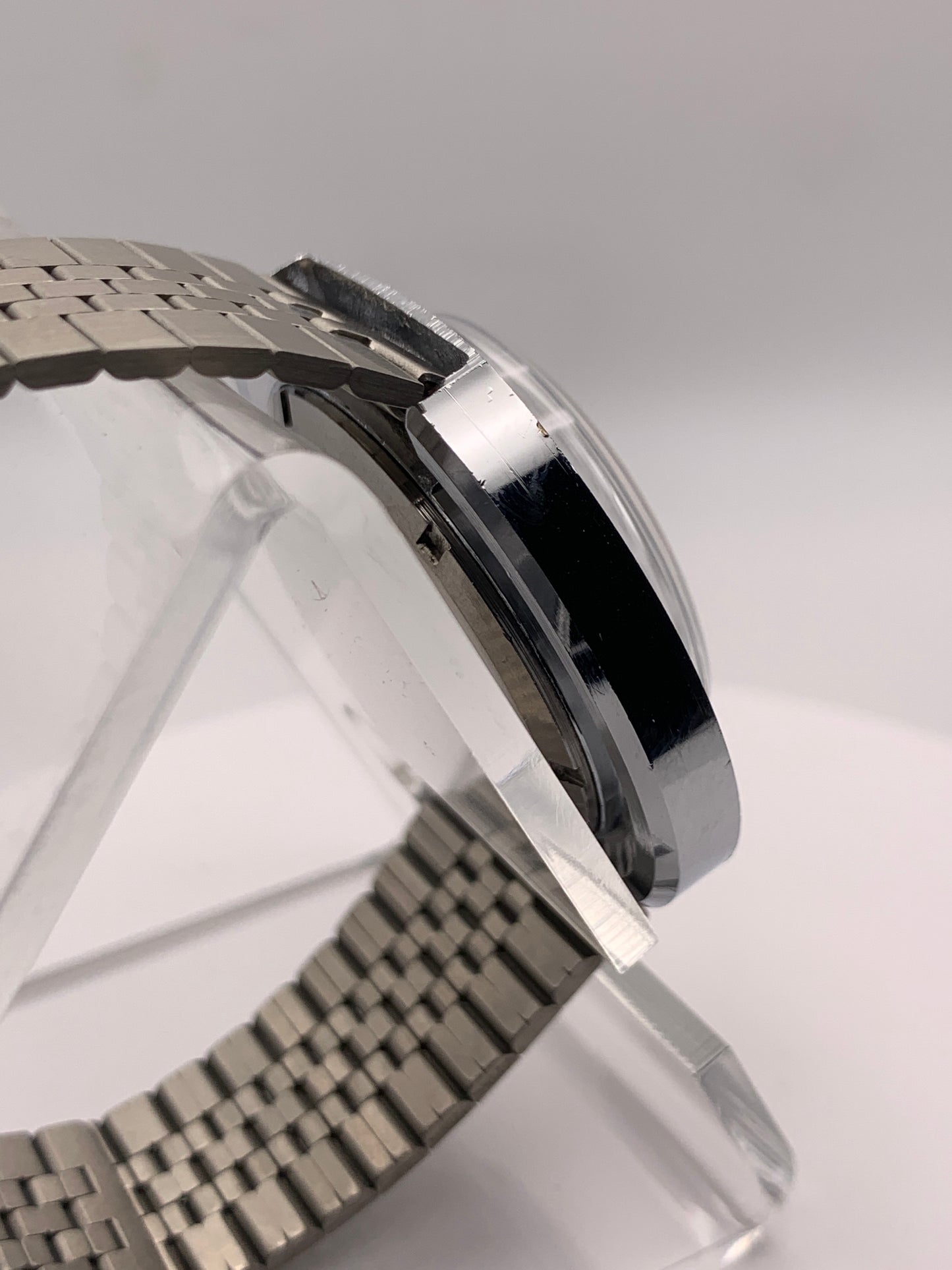 GORT. 41mm Vintage case and NOS vintage bracelet. 37mm lug to lug. MOP dial. Acrylic dome. Seiko VH31 mecha-quartz.