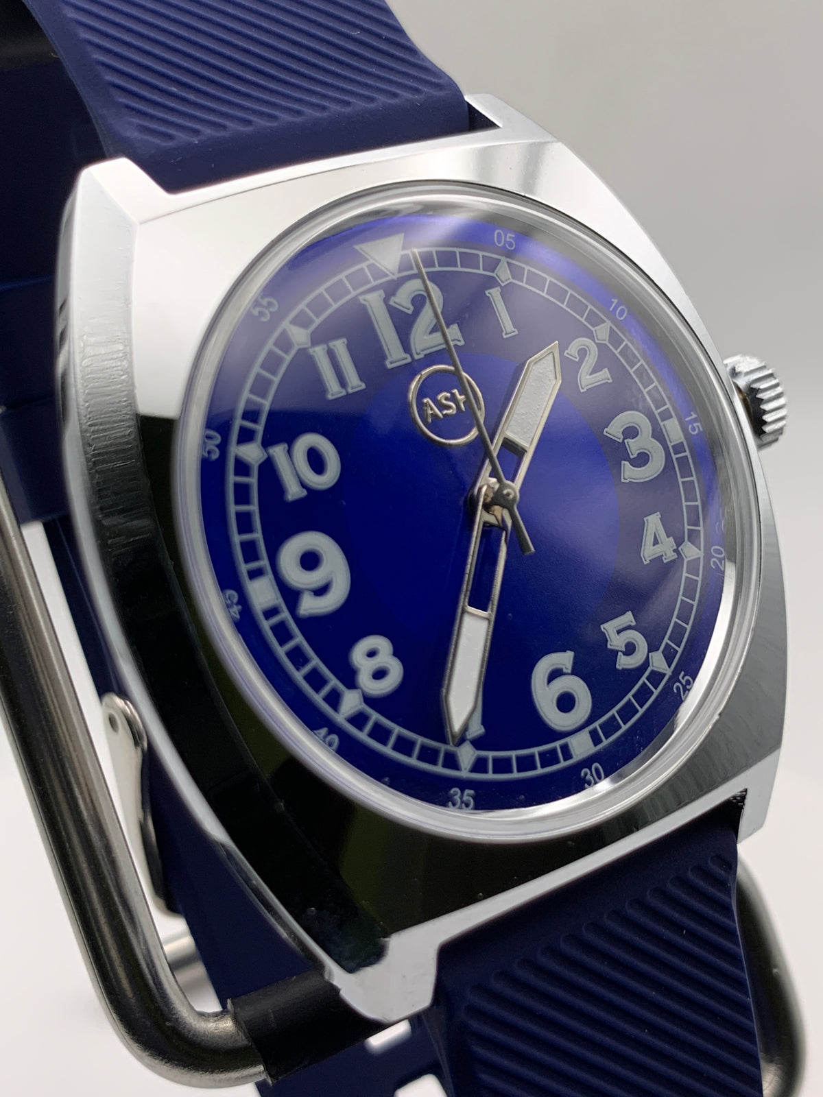 Drew 1.1 - 35mm NOS brass and stainless steel Gruen case. Domed acrylic crystal. Seiko VH31 Mecha-quartz.