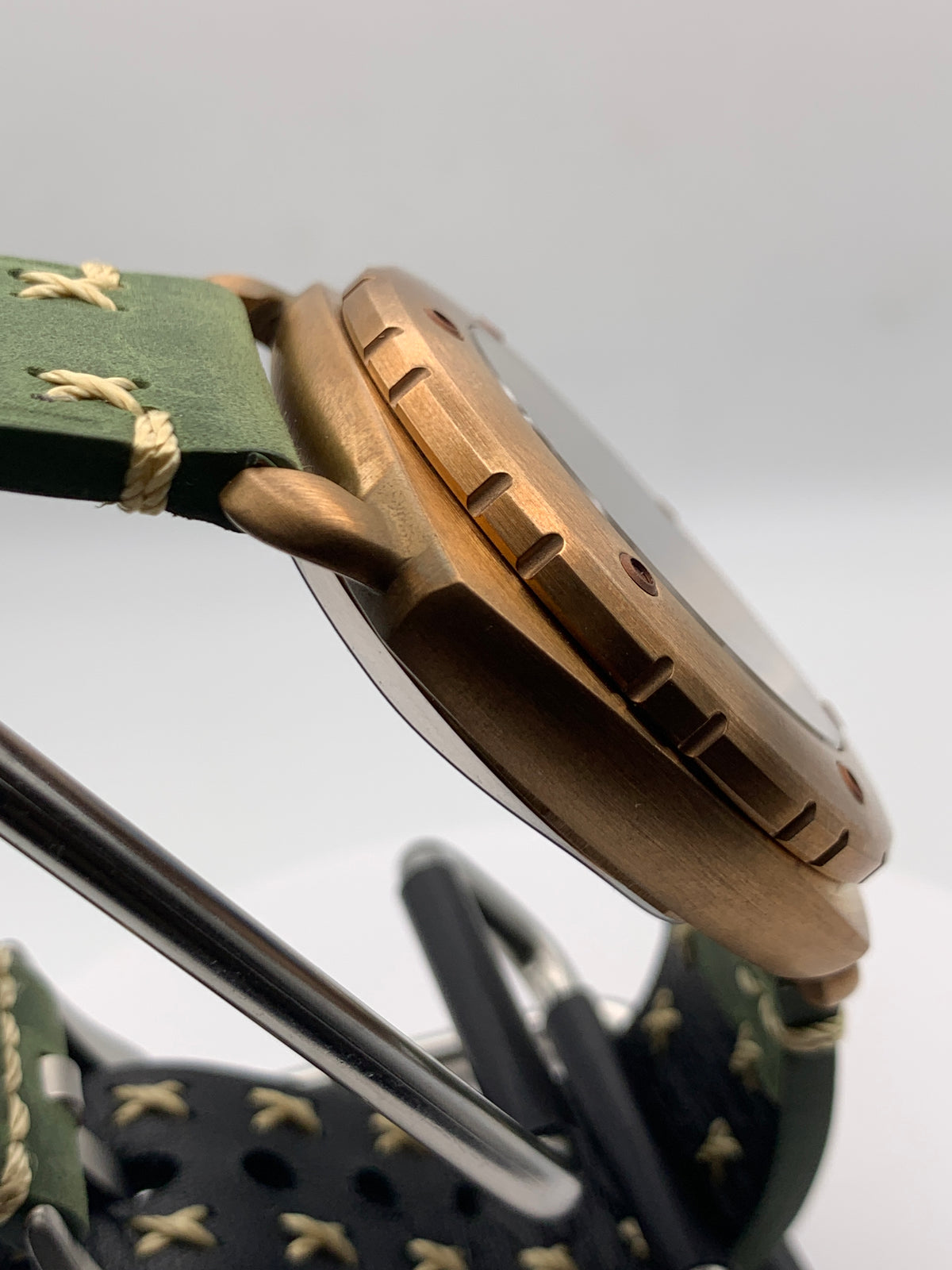 Aegis. 44mm bronze case. Sapphire crystal. Seiko NH35.
