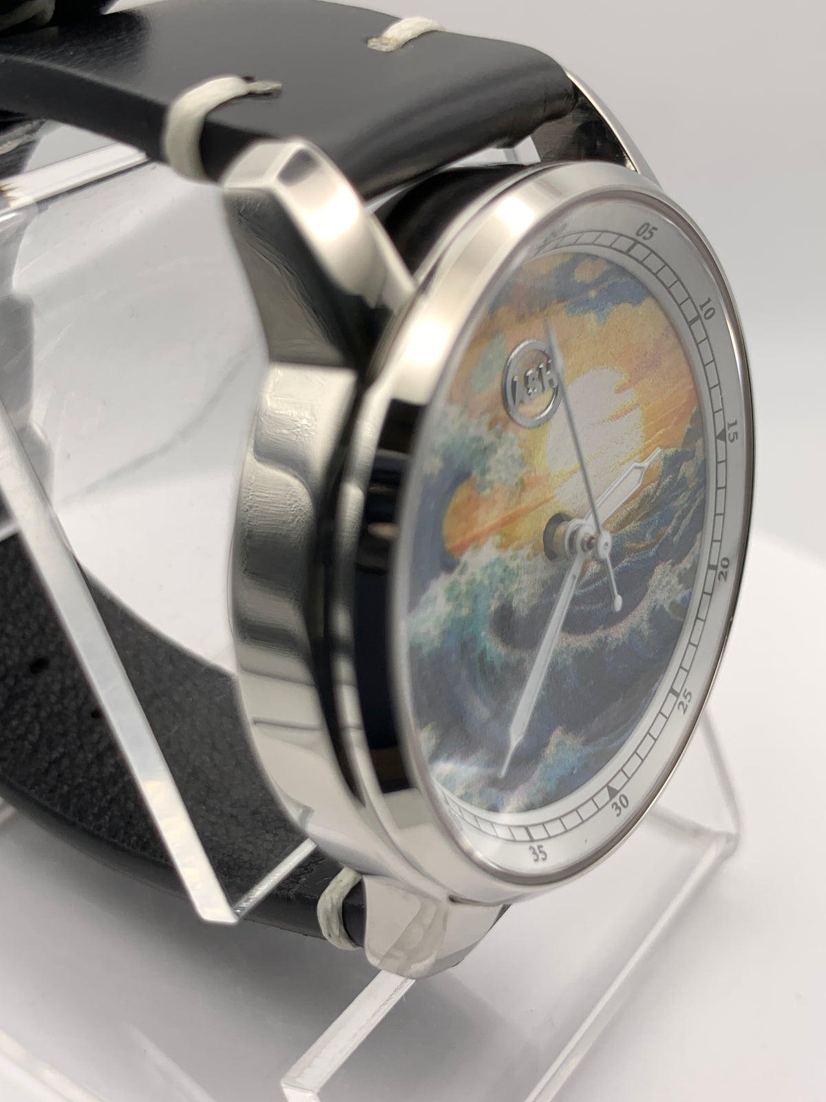 Moonwake. 38mm stainless steel case. Sapphire crystal. Seiko NH38.