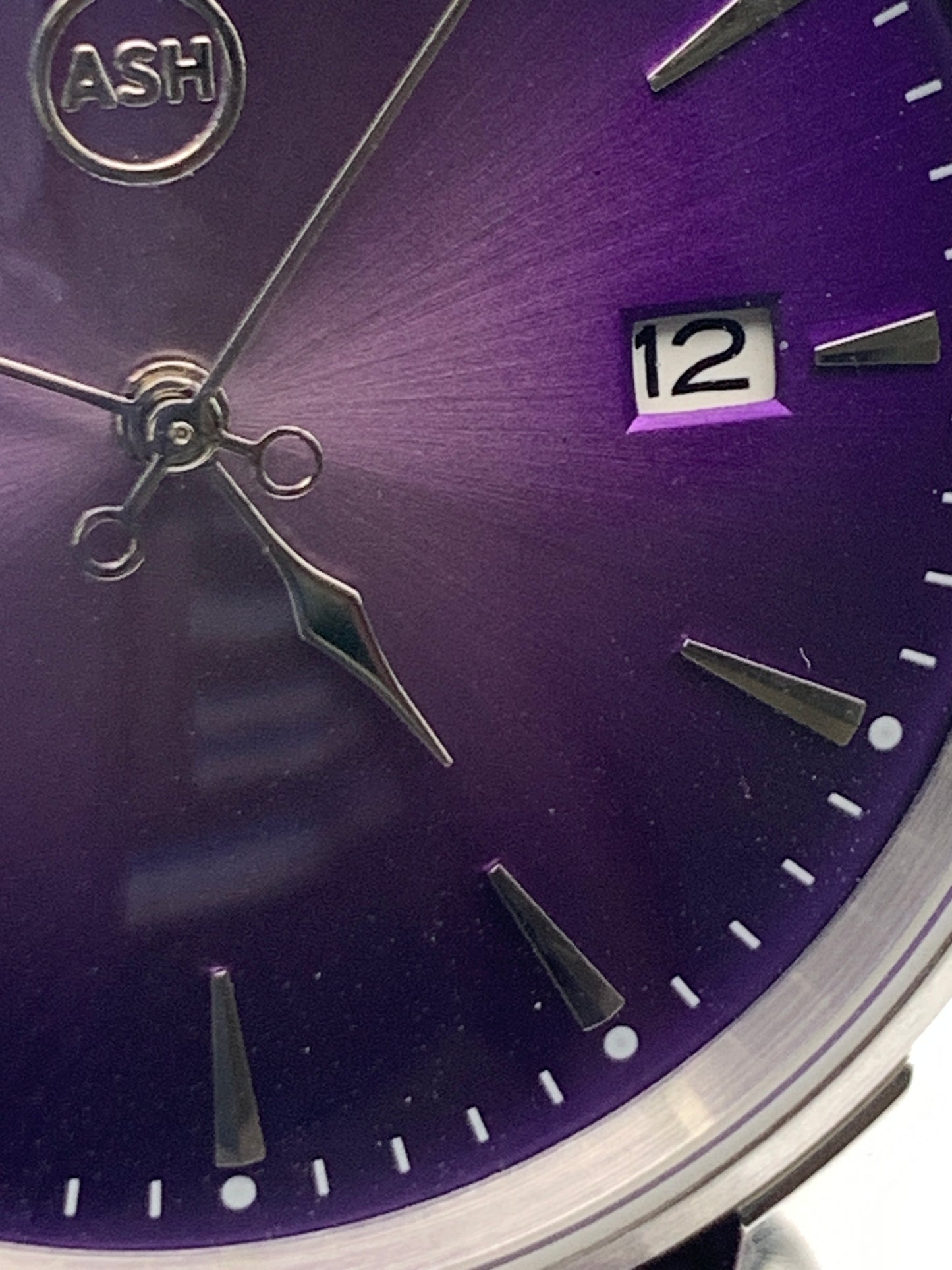 Ultraviolet. 40mm stainless steel case. Sapphire crystal. Seiko NH35.