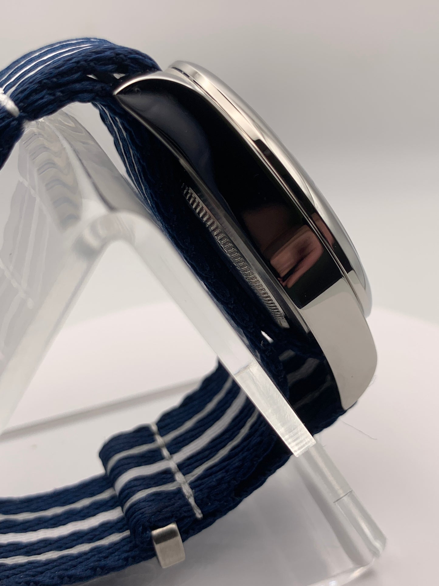 Monolith. 39mm Stainless steel. Sapphire crystal. Seiko NH38.