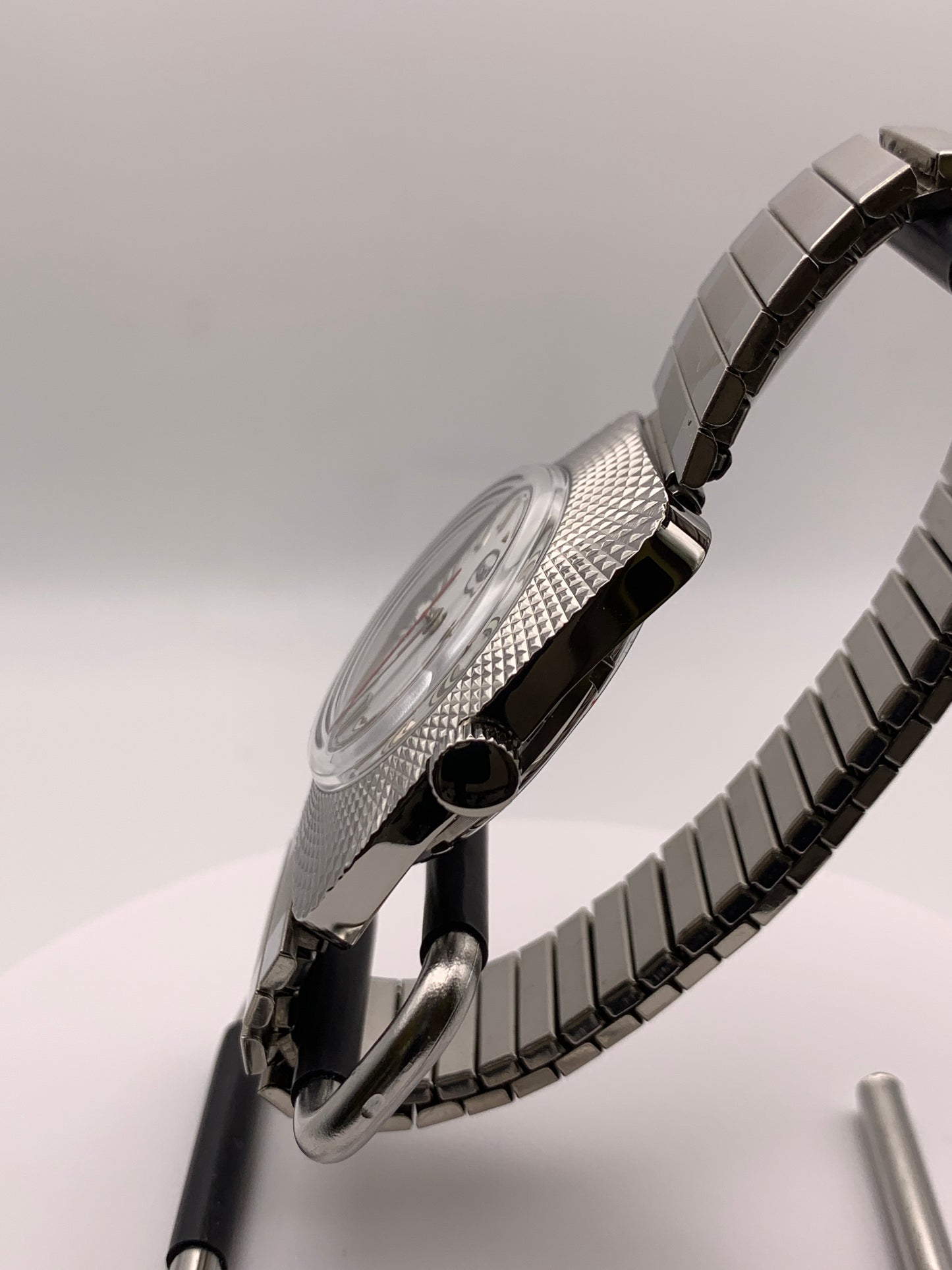 Aspects. 38mm faceted case. Vintage expanding bracelet. Acrylic dome crystal. NH38 automatic movement.