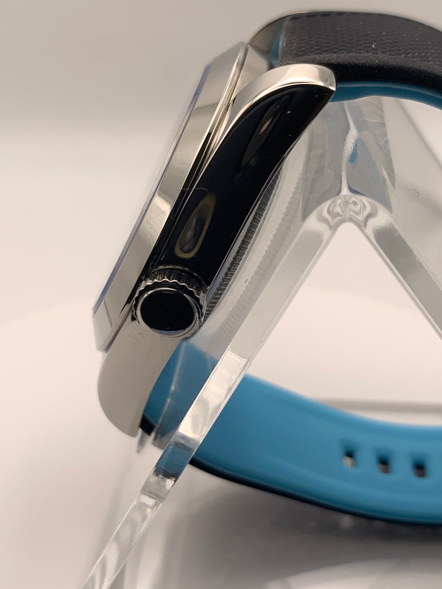 Frostbyte. 39mm stainless steel. Textured dial with blued handset. Sapphire crystal. Seiko NH35.